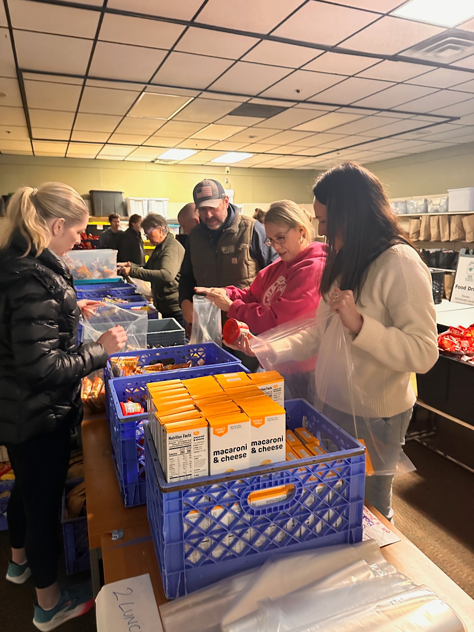 Love these business owners so much!! Their hearts are all about community!! This is the 2nd time we've gone to help Feed Kiddos, and we will be back again!! Next on our list, we will be helping clean up North Bend!
We LOVE Snoqualmie Valley!! 🥰