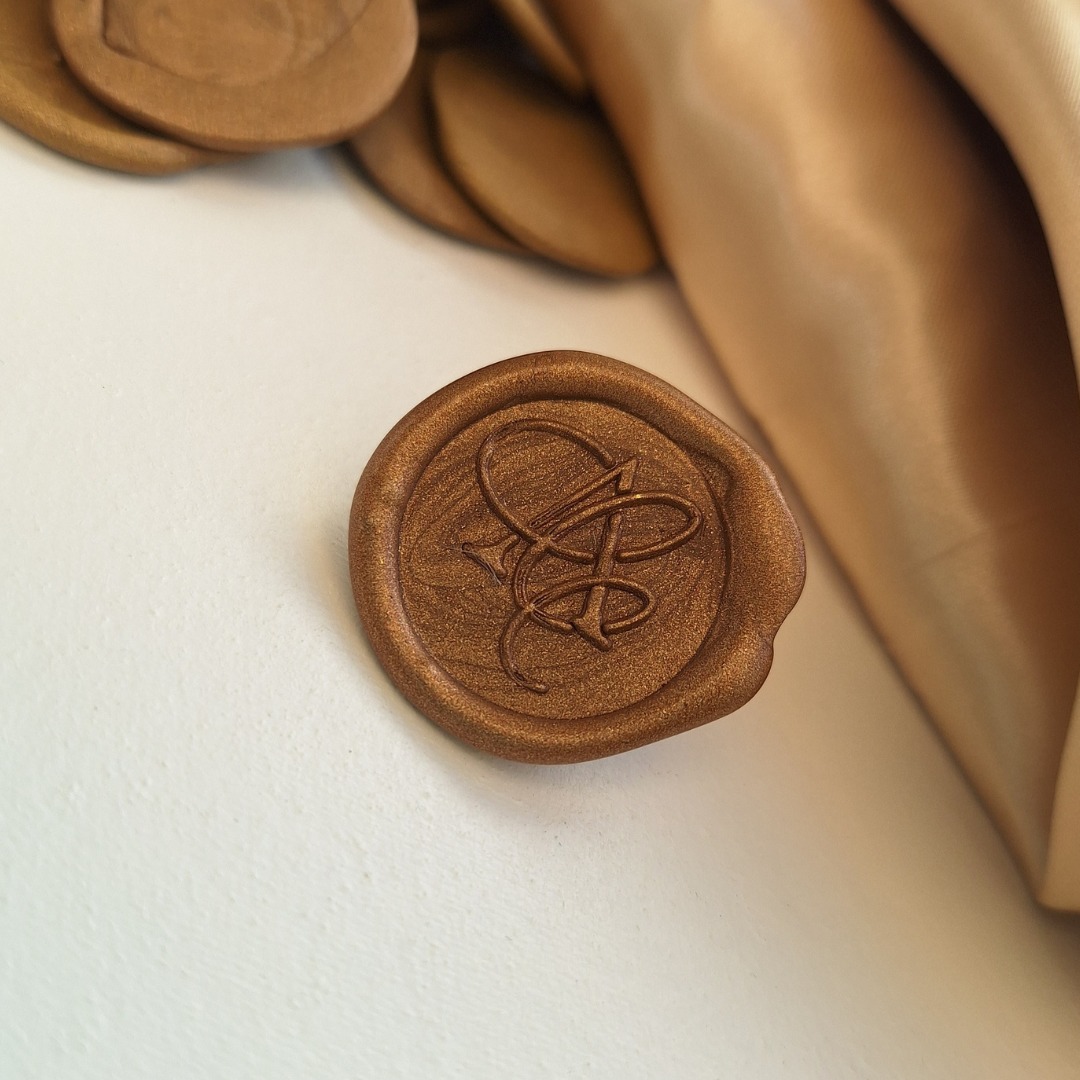¿Deseas añadir un toque de elegancia y distinción a tu papelería?
¡Haz que cada detalle cuente con tu sello de lacre, el toque personal que marcará la diferencia!
Origami Studio
#sellosdelacre #invitaciones #monograma #papeleriaeventos