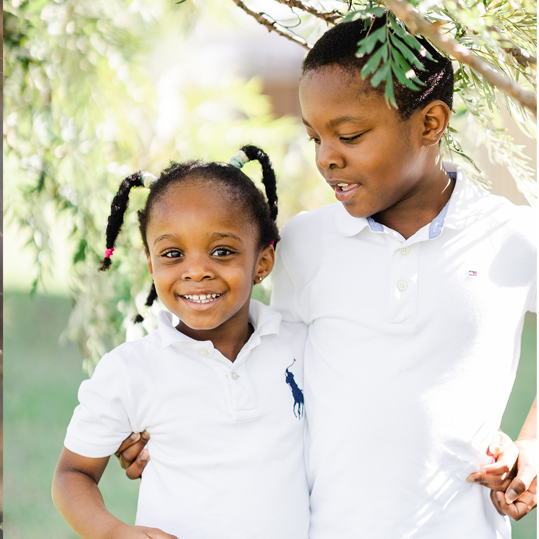 👭👬 Happy Siblings Day! 📸
From shared secrets to playful fights, sibling bonds are priceless! 💕 Turn those giggles, hugs, and inside jokes into beautiful memories with a family photoshoot.
💛✨ Book your session today! 📷 #SiblingsDay #ForeverFamily #capturethelove