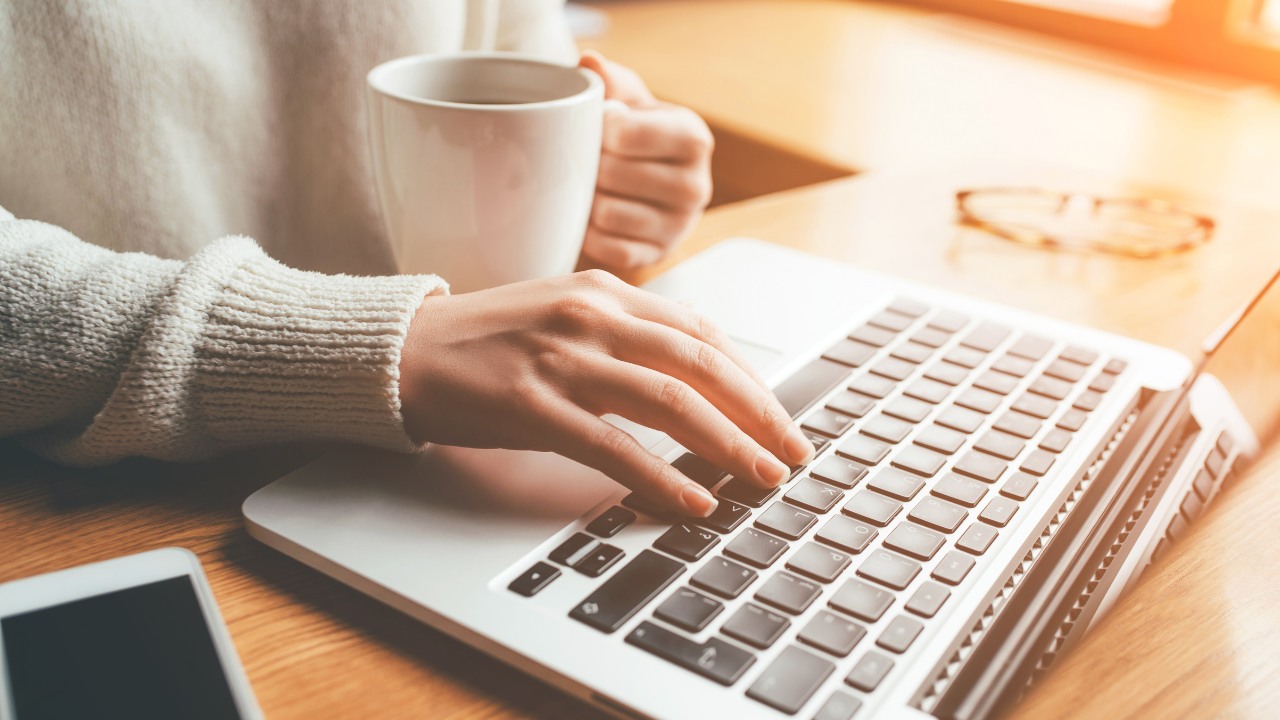 Boost Efficiency with Keyboard Shortcuts ⌨️ Save time and work smarter with keyboard shortcuts! Do you have a favorite shortcut that makes your workflow easier? Share below! ⏩⚡ #WorkSmarter #EfficiencyHacks #myurbanoffice