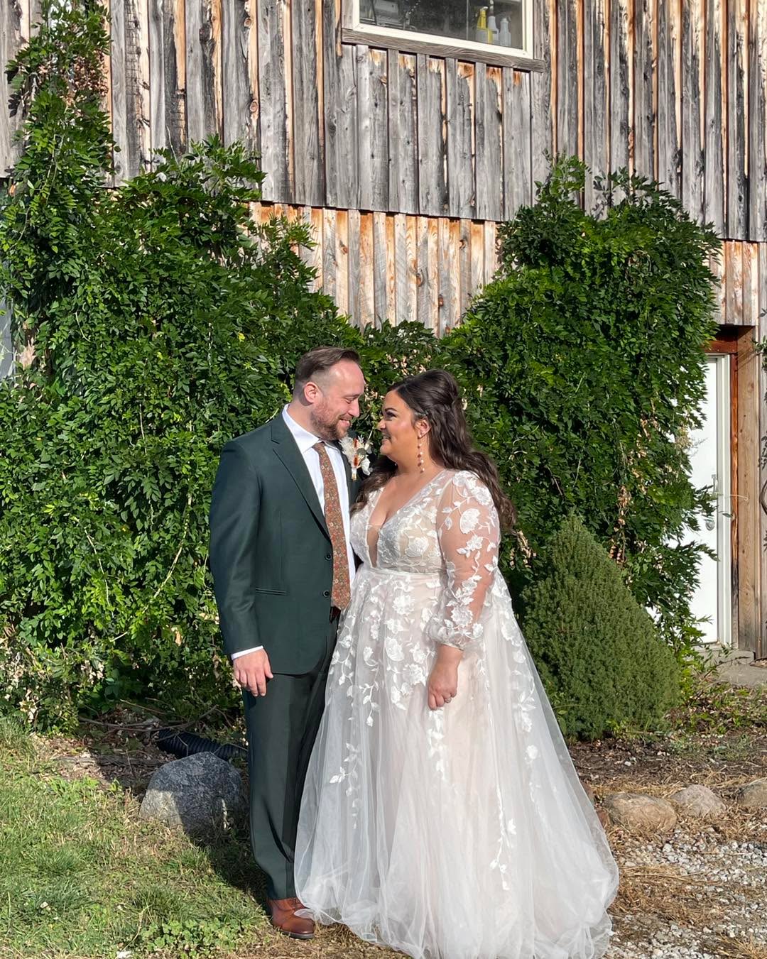 We had a wonderful time celebrating the new Mr. & Mrs. at Quincy Cellars! 🍷💍
We still have a few dates open for 2023 and accepting 2024 bookings now!
https://www.msdjs.com/get-a-quote