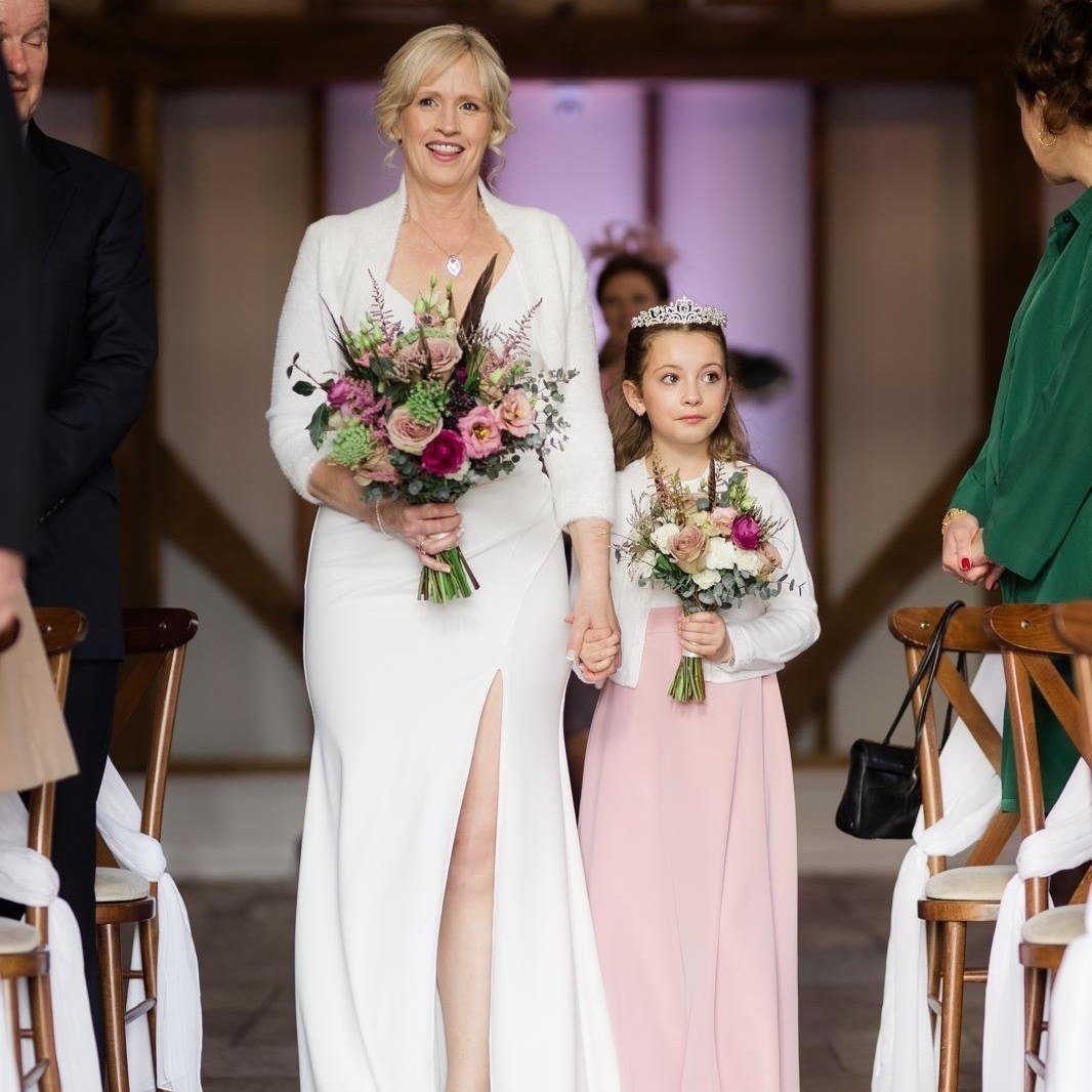 I really enjoyed creating these flowers for a beautiful wedding at @brookfieldbarn our first wedding this year. Every arrangement was made with care to match the bride's vision, and it was so special to see it all come together. Wishing this lovely family a lifetime of happiness!
~
Venue: @brookfieldbarn
Flowers: @isuggestflowers
Makeup: @__makeupbyelise__
Photography: @jordanmansfieldweddings
Wedding Cakes: @balcombe_pantry
~
#brookfieldbarn #weddingflowers #sussexweddingflowers #floraldesign #beautifulblooms #isuggestflowers