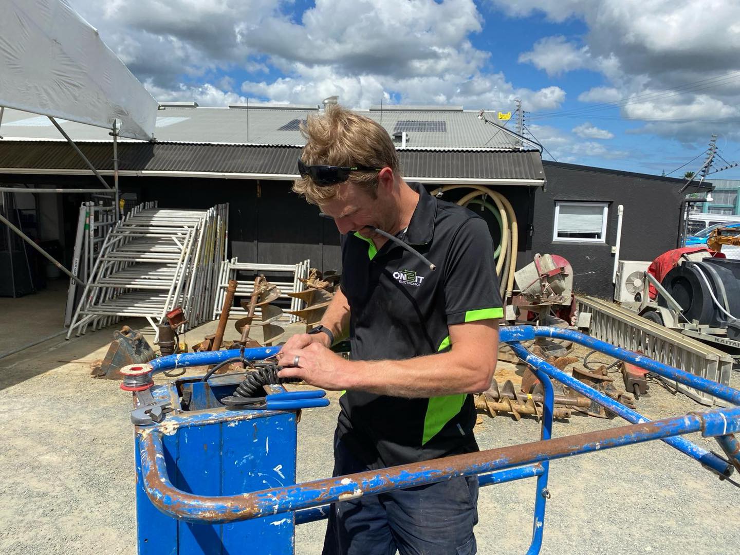 It’s been a hot & sunny Monday here in beautiful Keri Keri - and Dan has been very busy working away on two different scissor lifts! 👨🔧
#on2itelectronics #electronicengineering #fixit #kerikeri #northlandbusiness #ruralbusinessnz