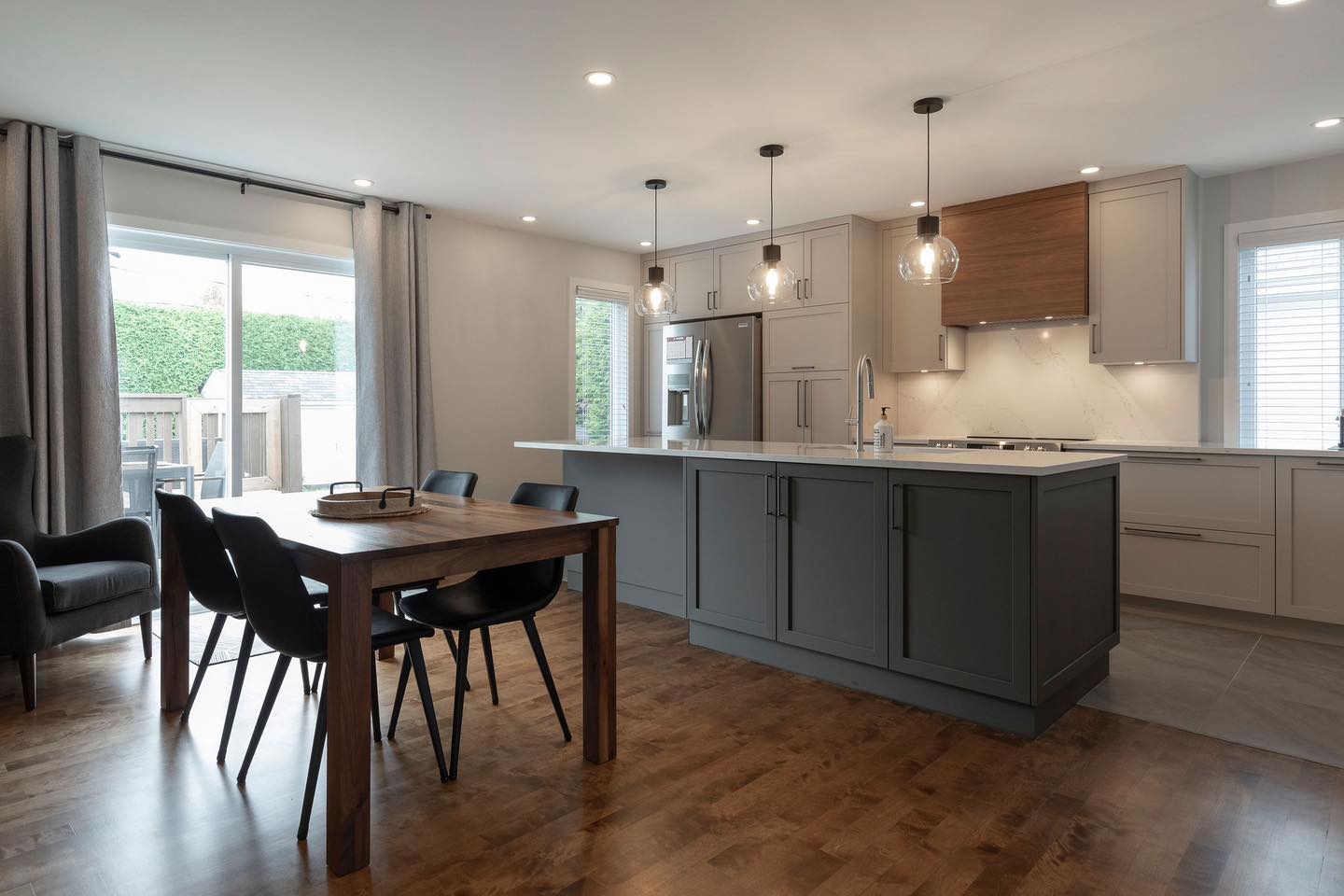 🛠️PROJET GOYER😮
lors de ce projet, nous avons refait la cuisine , les 2 salles de bain , l’entrée ainsi que les planchers.
Merci à malcoelectrique plomberie_longpre plancherrosemere cuisinesrosemere et toute l’équipe de Construction M Dubé Inc.