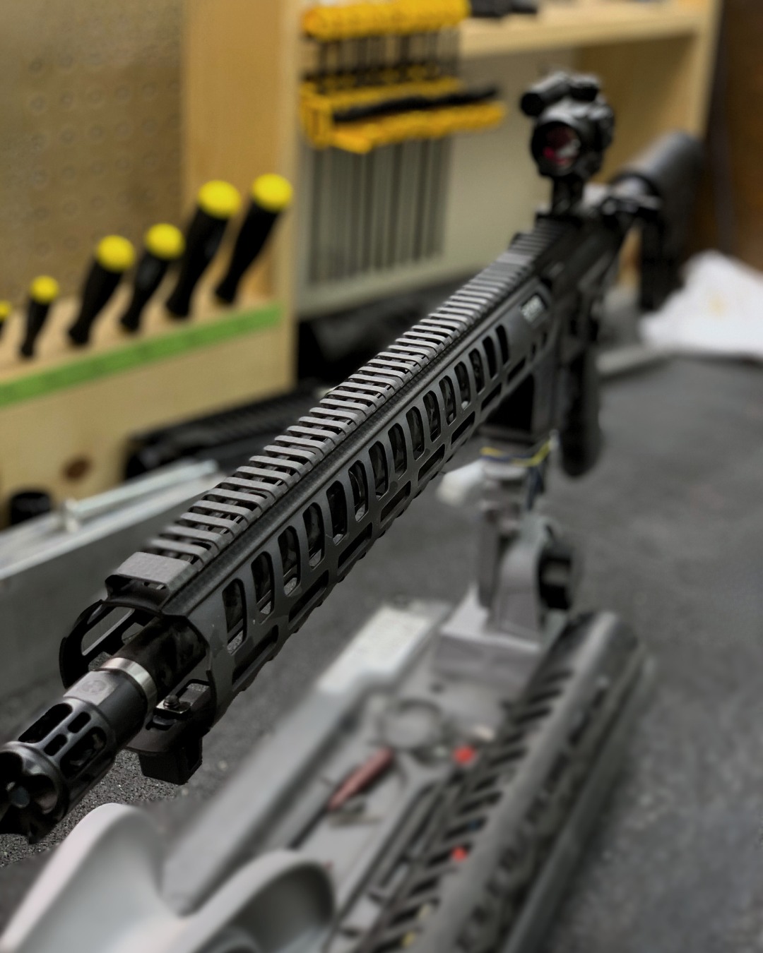 Lightweight strength, unmatched performance.π₯
Our free-floating carbon fiber handguards are designed with weight and comfort in mind. With exceptional heat resistance and durability, theyβre some of the lightest, most ergonomic handguards available. Paired with our precision-crafted top rail, this build is ready for anything. ππ₯
#smokecomposites #ultralight #carbonfiber #lightweight #carbonfibergunparts #AR15 #AR15build #Handguard #MadeinUSA #gunsofinstagram