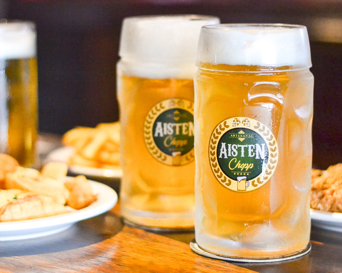 Vai um Chopp Aisten na trinca como dever?! Procure o bar mais próximo e aproveite o dia!
Acesse o nosso site e conheça mais!
aistenchopp.com.br
Aisten. O chopp como deve ser!
#chopp #pilsen #pilsner #choppaisten #choppdodia #brejadodia #choppartesanal #cervejaartesanal #cervejas #bebamelhor #cervejasespeciais #lupulo #malte #lupulando #saopaulo #sp