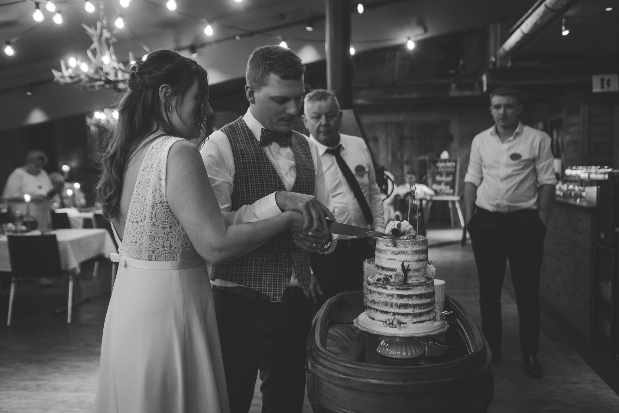 Letzter Einblick in diese wundervolle Hochzeit! Jede Hochzeit ist einzigartig, jede ist ein kleines Highlight für sich. Es ist ein mega Job, eine Leidenschaft, alle meine Paare zu begleiten. Die Herausforderung jedem seine Traumbilder abzuliefern, der Verantwortung bewusst zu sein. Danke so sehr für euer aller Vertrauen!
@drome_dar
@__martiinaa_
@loube_spiez
#minaartphotography #hochzeitschweiz #hochzeitsfotografinbern #fujifilm #hochzeitschweiz2024 #oldtimer #hochzeitsfotografschweiz #blackandwhitephoto #brautkleid #brautpaar