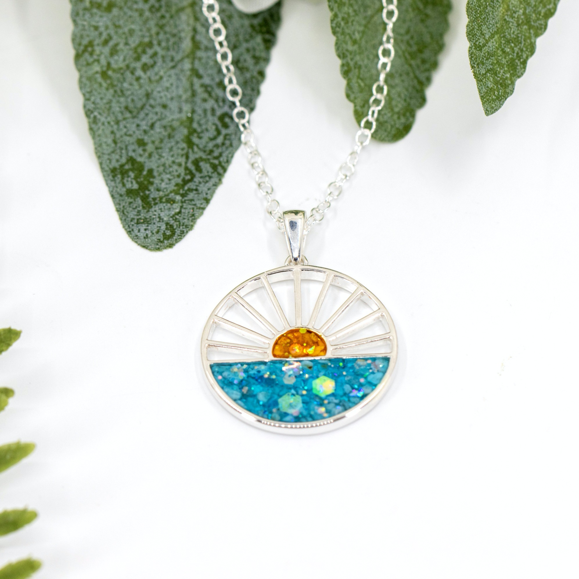 🌅How beautiful is this new Sunburst Memorial Pendant with cremation ashes in both the sea and sun stones.
🕊This can also be made with hair or fur and is ideal for two sets of ashes too.
🤍Complete with Presentation gift box, ashes certificate and Free little Pocket Keepsake.
https://www.samfirememorials.co.uk/product-page/sunburst-memorial-pendant-for-cremation-ashes-or-hair
#memorialjewelleryuk
#cremationashespendant #cremationashesjewellery #samfirememorialsshropshire #memorialjewelleryshropshire #memorialjewellerywestmidlands #ashespedant #memorialpendant #ashespendant #ashjewellery #ashesjewelleryuk #cremationjewellery #memorialjewellery #samfirememorials #ashesjewellery #memorialjewelleryuk