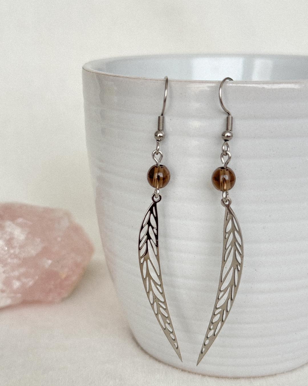 💎 Nouvelles boucles d’oreilles 💎
Le quartz fumé est une pierre de stabilité associé au chakra racine. Il aide à chasser les pensées négatives, calmer les émotions et favorise la confiance en soi.
Ces boucles d’oreilles sont disponibles sur la boutique en ligne
#lithothérapie #quartzfume #chakraracine #prendresoindesoi #thérapeute #developpementpersonnel #soinénergétique #liberationenergetique #bonheurauquotidien