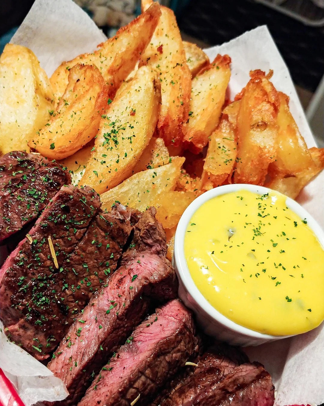 Our weekend looks great! 🤩
#beefsteak #beefsteakrecipe #aussiebeef #whatsforlunch #steaklover #melbournefoodscene #steakandfries