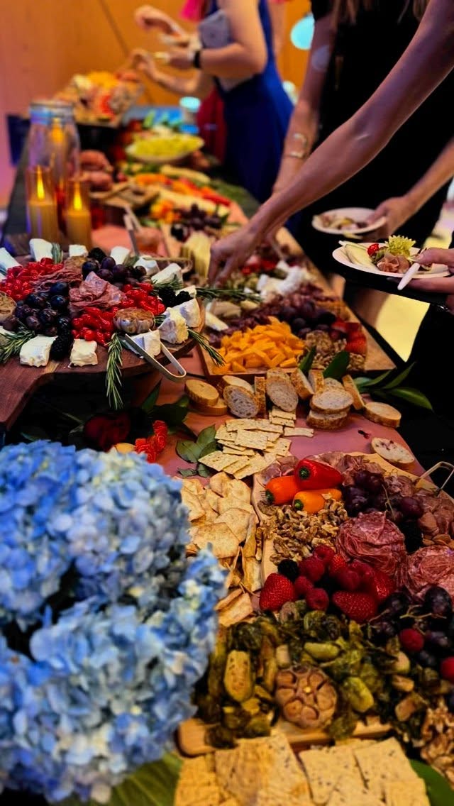 What an amazing event this weekend at the #StarsAtNight Celebration’! Thanks to The Women in Film and Television for trusting us to take care of all these talented women!
And thanks to @servboardtx for always supplying us with such gorgeous boards for our food!
#mangiamo
#WIFTAustin #WomenInFilm #ATXFilm #charcuterie #charcuterieboard #grazingplatters #grazingboard #grazingtable #grazing #graze #salumeria #austin #salume #italian #charcuterietable #formaggio #foodporn #grazingboxes #foodie #antipasto #antipasti #atx #atxfoodie #austincharcuterie #italianfood #grazingboards #atxfood #latavolatx