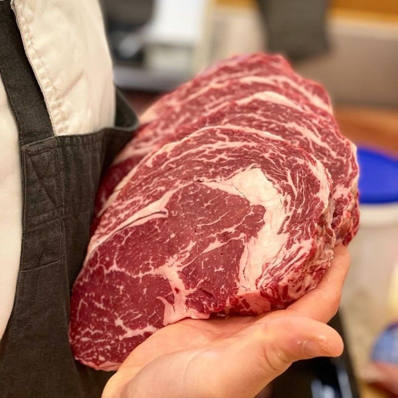 Josdale Angus Beef- A strict and robust hand-selecting grading system guarantees intense flavours, natural marbling, and this rich colour for superior eating quality, consistently.
#australianbeef #melbournefoodscene #whatsforlunch #steaklover #bbqlove #resturants #localbutchers