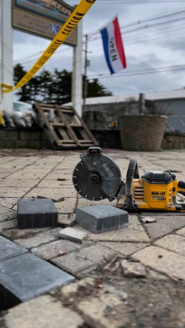 Time for New Displays 💪
We’ve put in a bunch of new paver products in our yard.
Come down, walk around and see for yourself!
#pavers
#patio
#walkway
#driveway
#firepit
#hardscape
#hardscapes
#hardscapedesign
#landscape
#landscaping
#landscapedesign
#masonry
#middleboro
#capecod
#boston
#newengland
#plymouthma
#outdoorliving
#homeandgarden