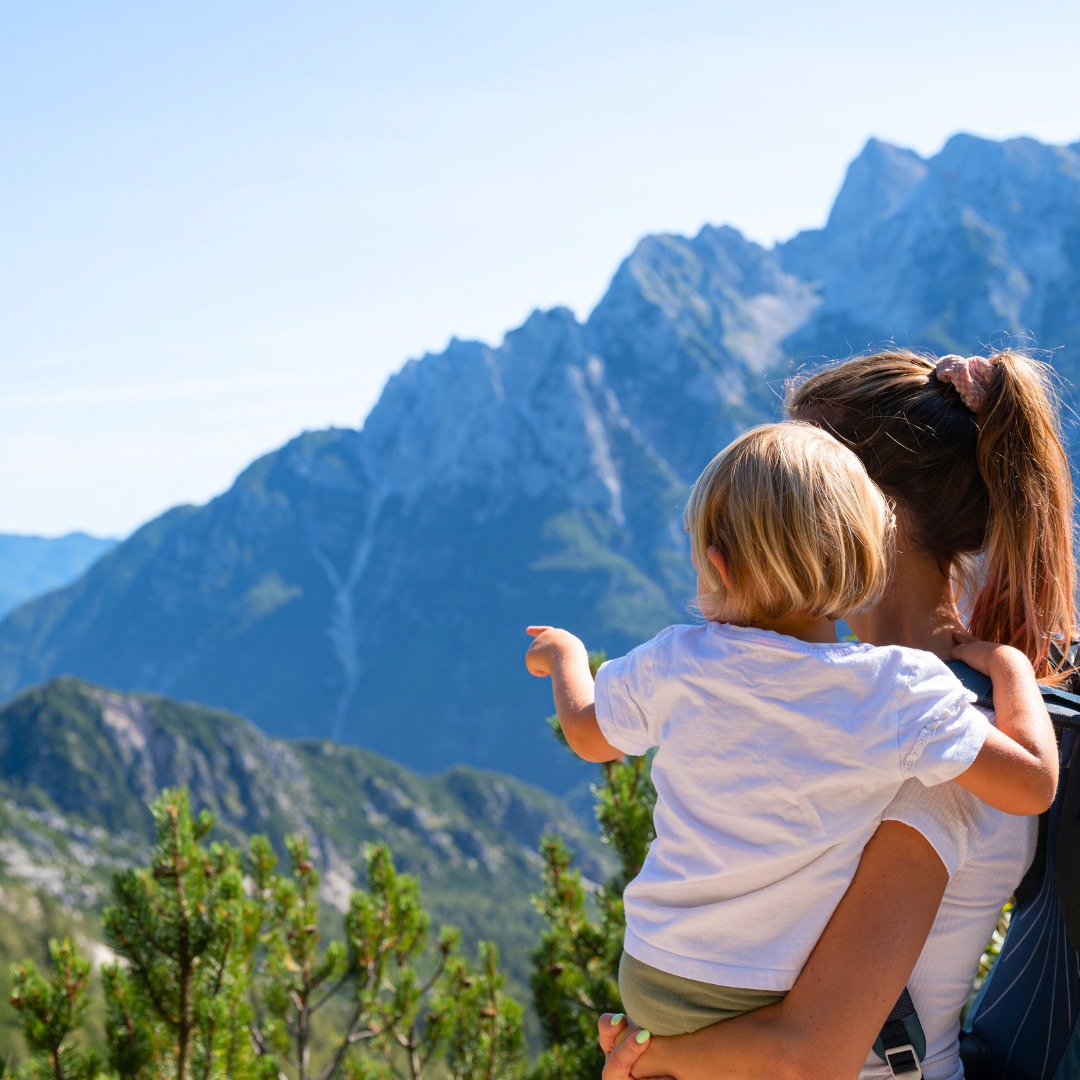 Here's to the brave trailblazers who turn mountain hikes into thrilling expeditions, chaos into laughter, and sunscreen application into an absolute must! From expertly packing gear, planning adventures to the hot springs, and conquering the rapids while rafting, thank you for making our outdoor adventures unforgettable. Cheers to the moms and bonus moms who bring sunshine🌷! Happy Mothers Day!
#visitglenwoodsprings #GlenwoodSprings #glenwoodsprings #ColoradoAdventure #cavernsvillagelodging #AdventureAwaits #SummerAdventure #2025Vacation #mothersday