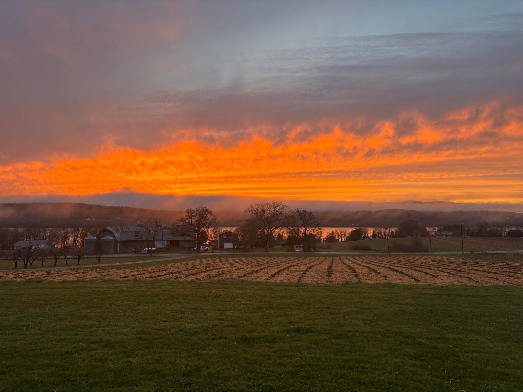 When you just have to go outside to get a picture. Blessed to live where we do. #Godspaintbrush #blessed