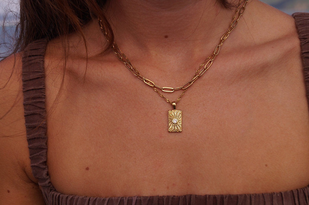 Covering all the best features in a necklace, the ANA is absolutely stunning!