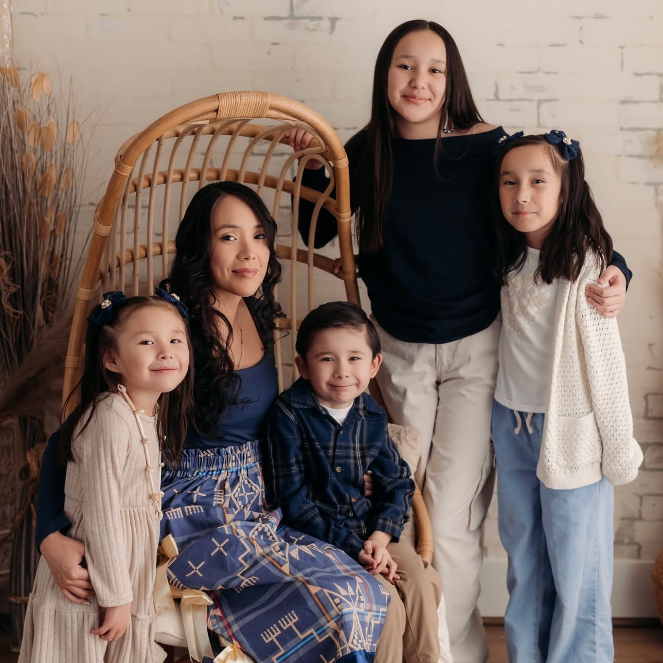 Sweet studio session with Trista and her beautiful crew. ✨
Trista has been such a loyal client over the years, and I was so excited when she won my mini session giveaway for hitting 2,000 followers — such a full-circle moment! 💛 Watching her family grow and capturing these memories has been such an honor.
www.deltaraephotography.com
#StudioSession #FamilyPhotography #MilestoneMoments #ClientLove #DeltaRaePhotography