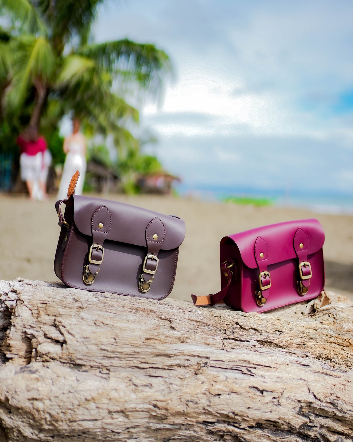 Happy weekend — go stylish, lightweight, and ease into that well-deserved reset✨ Here’s to balancing the hustle with a little quiet luxury ☕️
.
💼Anya Satchel Dark Brown & Oxblood | Made from vegetable-tanned, full-grain cowhide leather.
🛒 https://www.theschoolofsatchel.com/product-page/anya-satchel-9
.
.
.
#theschoolofsatchel #satchel #leathersatchel #bagsforwomen #crossbodybag #smallbags