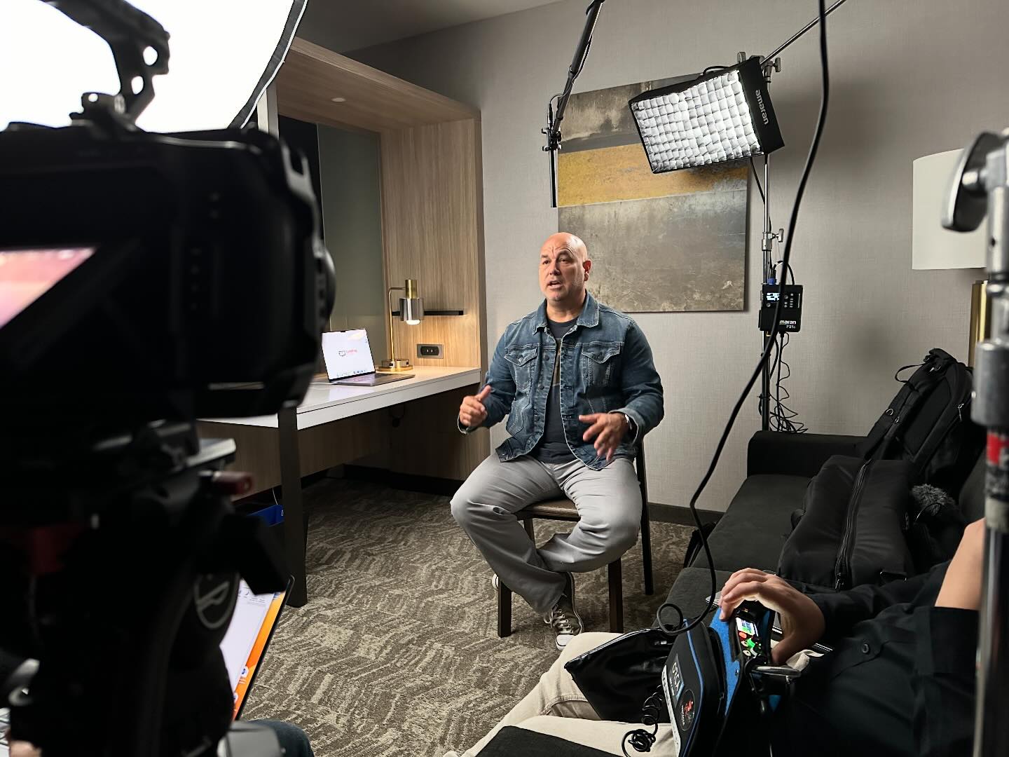 Did you know that the right lighting can transform your video? Whether shaping subjects with artificial light or utilizing natural light, knowing and executing proper lighting techniques enhances a shoot and helps to create breathtaking visuals! 🌅📽️💡 Comment below with your favorite lighting techniques! #VideographyTips #NaturalLight #ContentCreation #Filmmaking #flbproductions