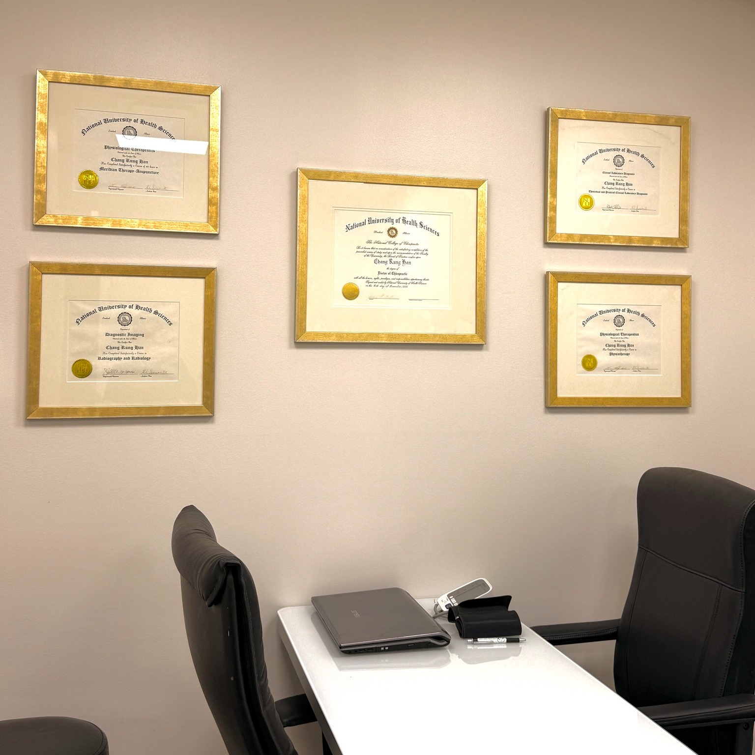 Take a look at room 4! Room 4 is where almost all of our first time patients consult with Dr Chang and receive their first treatment.
📍 Arlington Heights, IL
📞 (847) 357-0636
🌐 idealfhc.com
#adjustment #chiropractor #chicago #chiropractic #spinehealth #chicagoland #chiropractors #chiropracticcare #chicagochiropractor #chiro #massage #massagetherapy #MassageBenefits #massages #acupuncture #AcupunctureWorks #PainRelief