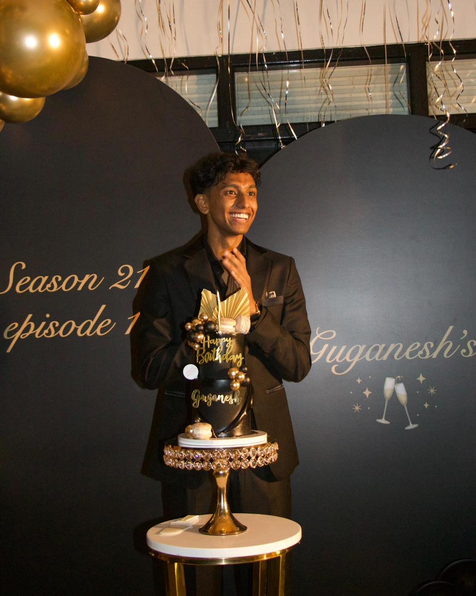 ✨A big thank you to our client for sharing this stunning photo with us! This custom-tailored tuxedo coat was specially made for his 21st birthday celebration — a perfect reflection of his style and charm. We’re honoured to be part of such a meaningful milestone.
#EsteBartin #TailoredTuxedo #21stBirthdayLook #CustomMenswear #madeforyou❤️