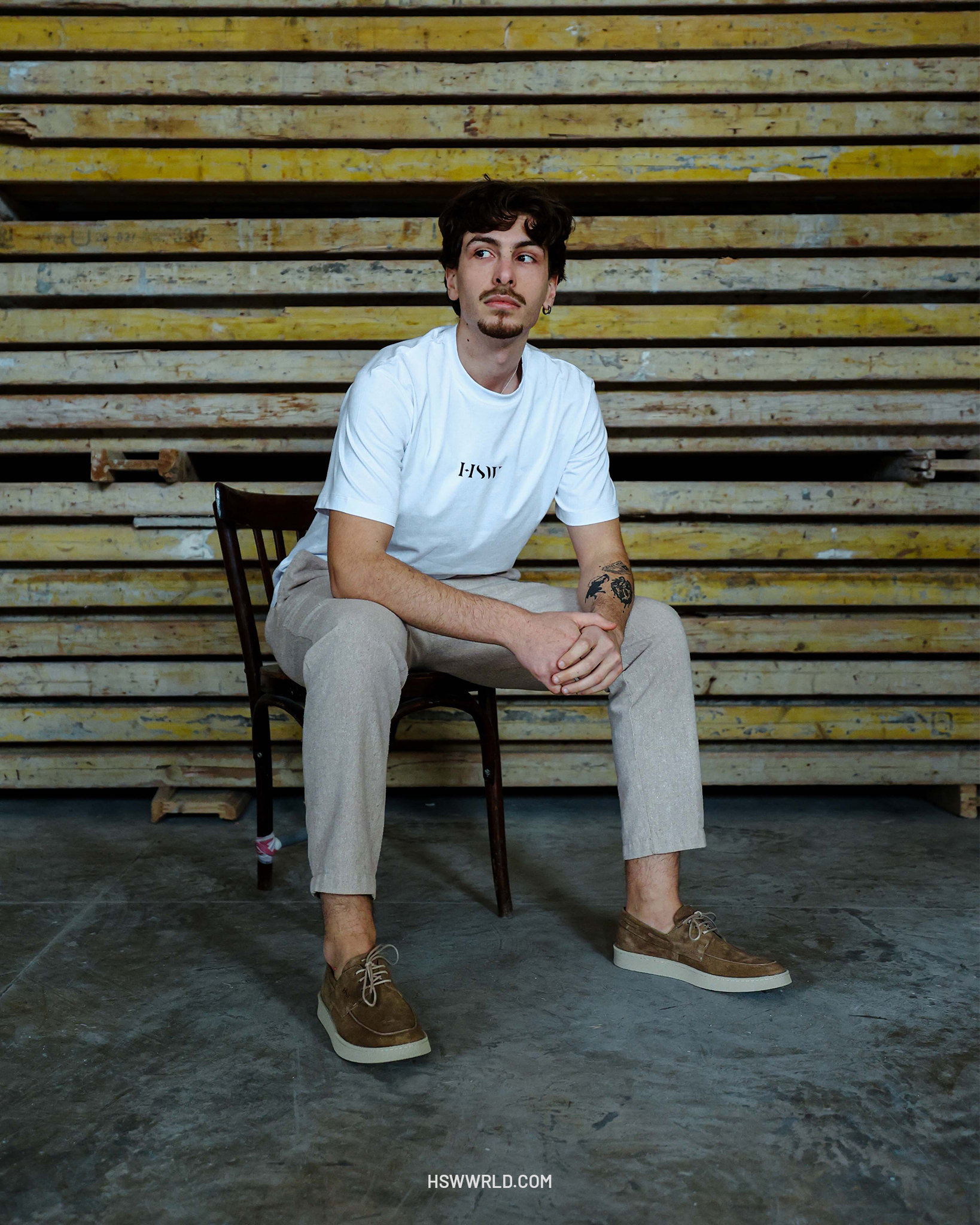 Quiet confidence
w/ Signature T-Shirt & NOIR shoes.
#SignatureTee #NOIR #HSW #OwnIt