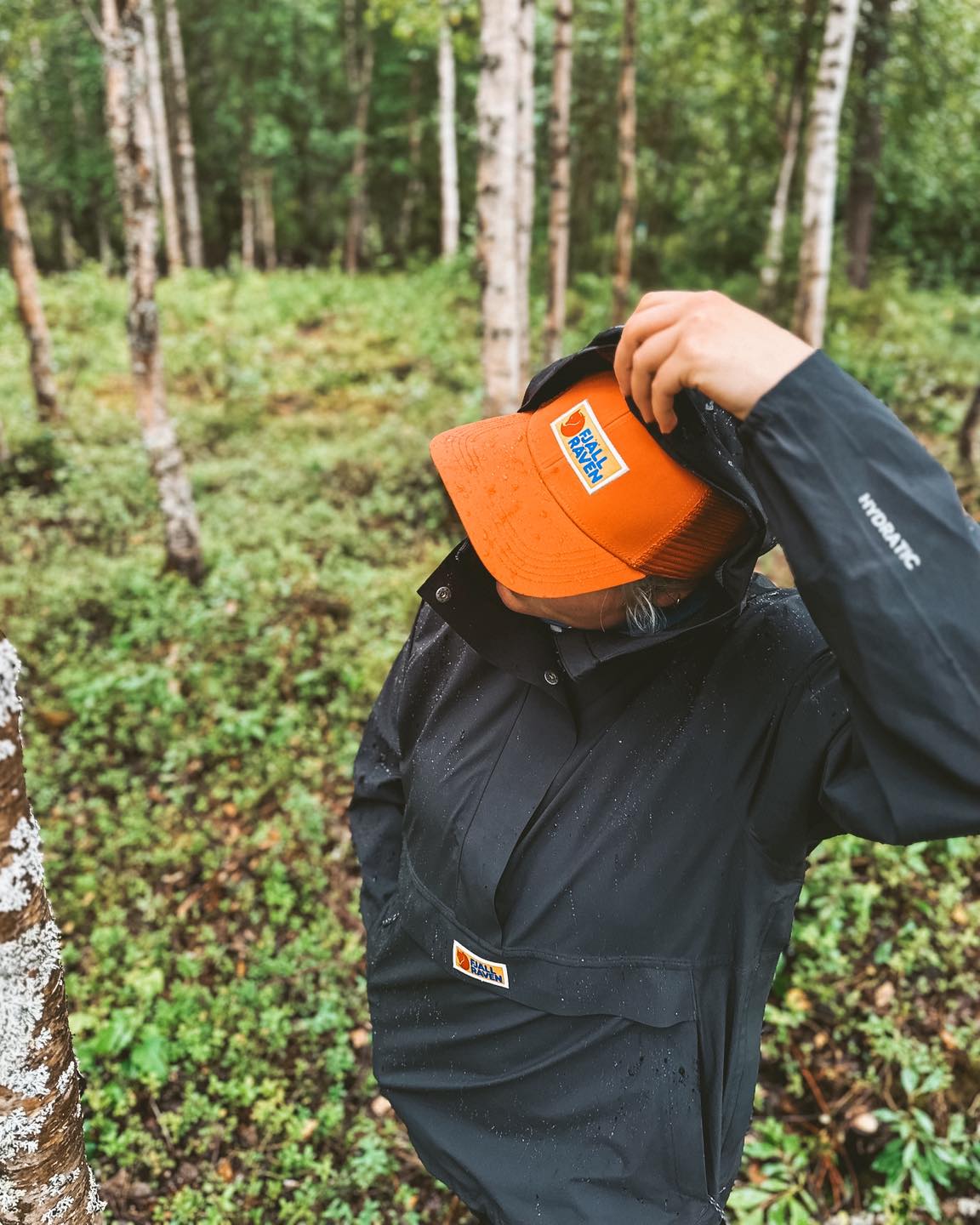 Välillä paistaa, välillä kastuu. Se on kesäretki parhaimmillaan.
Polut on nyt tosi hyvässä kunnossa. Välillä tuulee, välillä tihuttaa – ja seuraavassa hetkessä on taas lämmin.
Päälle vaan takki tai ei, ja matka jatkuu.
Jos jää odottamaan täydellistä säätä, jää helposti retki välistä.
Me ollaan liikuttu joka kelissä – ja silti nämä päivät jää eniten mieleen.
🇬🇧 Sometimes sun, sometimes rain. That’s a summer hike at its best.
The trails are in great shape right now. One moment there’s wind or drizzle – the next, it’s warm again.
Just throw on a jacket, or don’t. Keep moving.
If you wait for perfect weather, you’ll miss a good day out.
We’ve hiked in all conditions – and these are the ones we tend to remember.
📍 Äkäslompolo – Ylläs
🔗 sisuoutdoor.com
#sisuoutdoor #vaellus #hiking #trekking #visitylläs #kesäretki #retkelle #lapinluonto #kesä2025 #maastossa #luontopäivä #sääeiestä