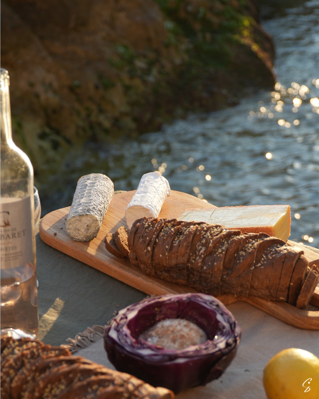 Un repas entre terre et mer, où même le rosé prend le large.
Votre dîner, à votre image, où vous voulez.
.
Chef à domicile - dîner privé