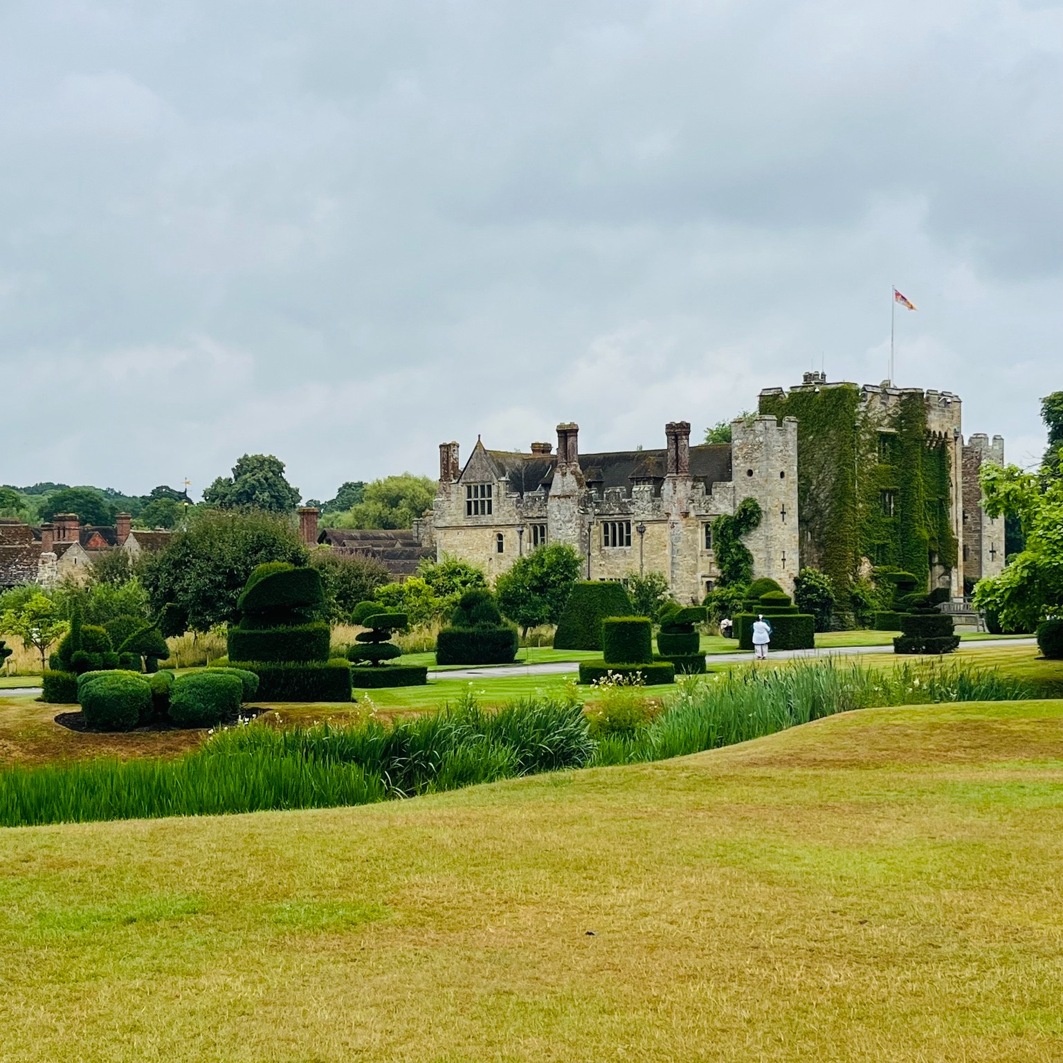 Today I headed over @hever_castle for a production meeting and site visit with @bravo.the.little.dancing.horse and @whitehorsefarmec , ahead of this summer’s theatrical production of @anneboleynthemusical , which is running throughout August.
The Bravo Show is proud to be involved, with all horses provided by Bravo, bringing history to life with elegance, authenticity, and unforgettable live performance.
🎟️ Book your tickets now:
https://www.historalia.co.uk
#AnneBoleyn #HeverCastle #BravoShow #LiveTheatre
#OutdoorTheatre #HistoricPerformance
#EquestrianPerformance #HorsesOnStage
#BravoHorses #TheatreUnderTheStars #TudorDrama #HeritageEvent #HistoryComesAlive #PeriodDrama #HistoricVenue #ImmersiveTheatre #CulturalEventsUK
#KentDaysOut #VisitKent #Family DaysOut #SummerTheatre #UKTheatre #TudorHistory
#TheatreLovers #HorseLovers #BravoDisplayTeam
#EquestrianArts #CountryEventsUK
#HistoricReenactment #TheatricalExperience
