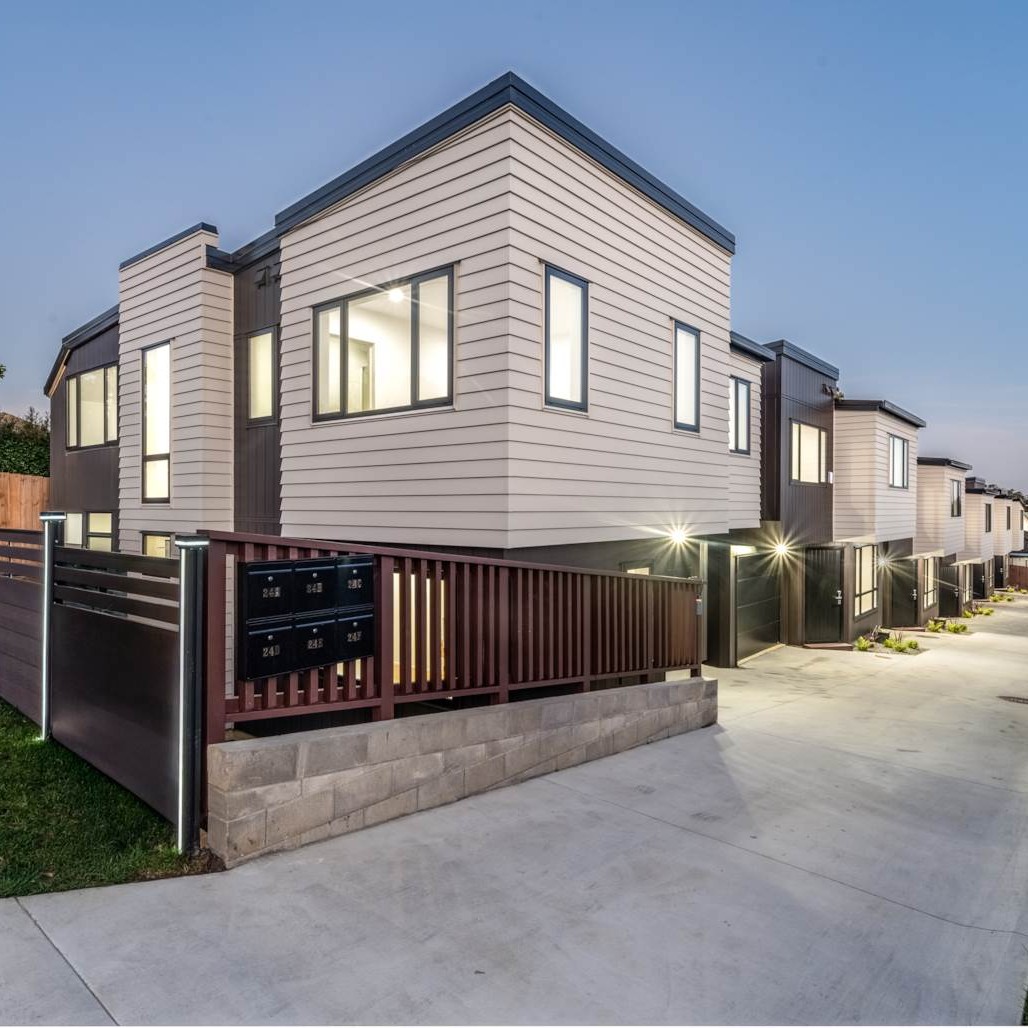 Tired of black, grey or navy? Why not switch it up?
We’re loving this warm dark brown paired with white bevelback. Proof that a simple colour change can completely refresh the look!
✨ Cladding: Shera fibre cement
🛠️ Profiles used: Bevelback 180mm + Vertical Shiplap MS200
👉 Want the same look? Send us your plans or get in touch to chat cladding options.
#CLADSolutions #cladding #nzhome #fibrecement #exteriorinspo #NZBuilders