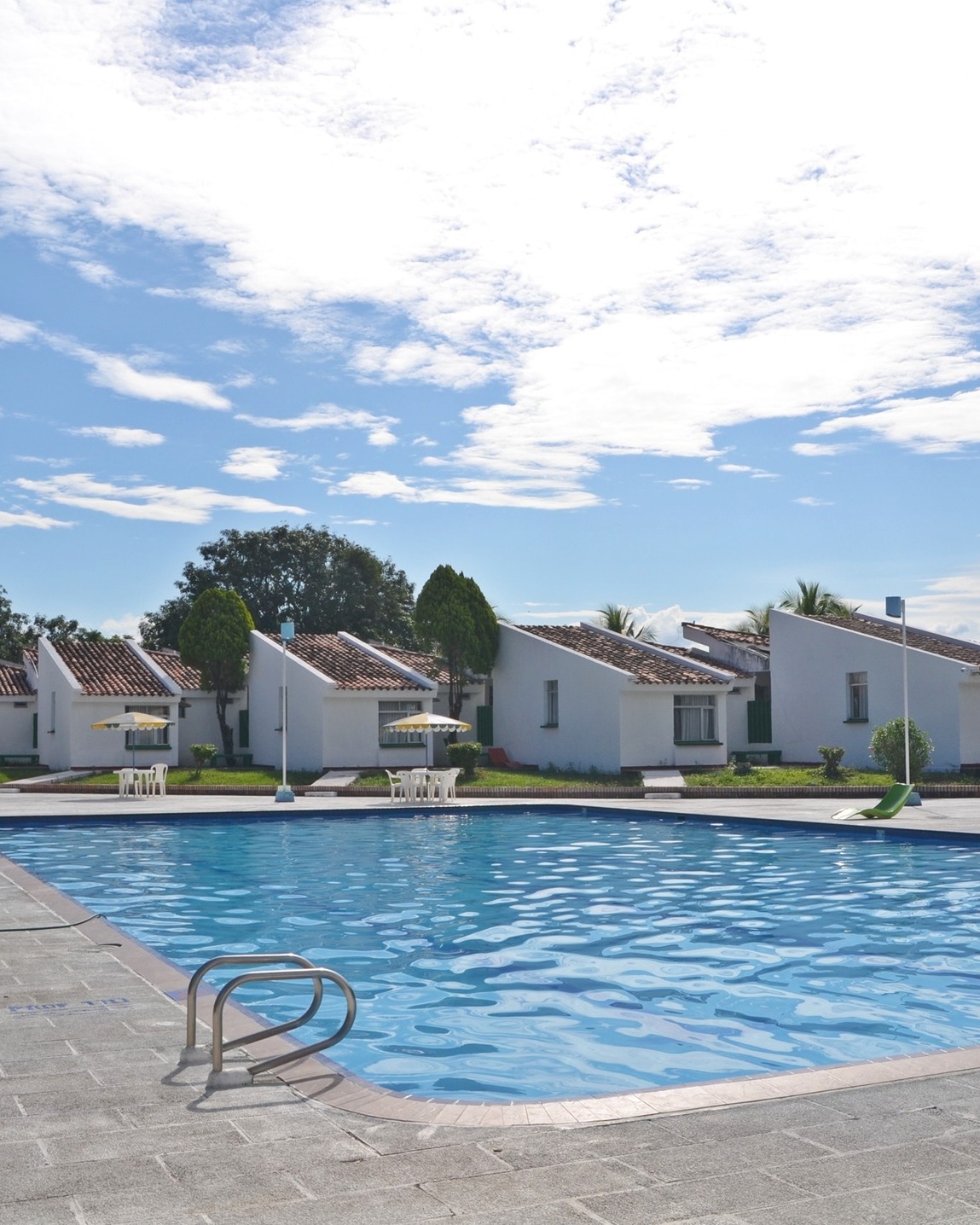 En #EspinalTolima el #HotelAlbatros tiene la mejor piscina del municipio y sus alrededores. ven a comprobarlo con tu familia. #Vacacionesenelespinal #EspinalTolima #TeAmoEspinal