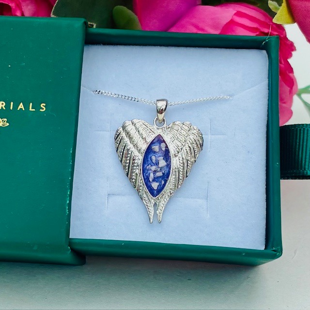 New on the website is this beautiful angel wing heart pendant, the detail is lovey on this one and as always it is made form 925 silver and comes with an 18" trace chain as standard. You can have the ashes fully visible like this one, partly visible (where you have to really look to see them) or completely hidden (where I put the ashes underneath the coloured layer and only you know they are there. Huge range of colours available. Pop over to the website to view them or drop me a message to discuss. www.meadowmemorials.co.uk/shop
#angels #angelwings #angelnecklace #angelwingnecklace #ashesnecklace #s#silverashesnecklace