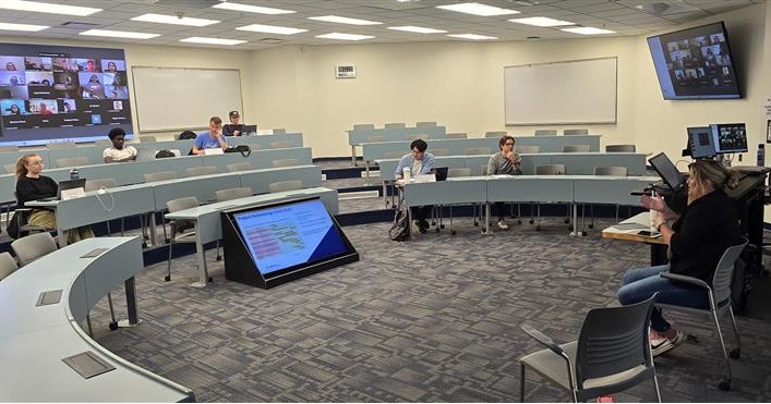 Last night, our very own @alysssawolfe spoke to a second-year undergraduate Operations Management class at the @hillandleveneschools @uofreginaofficial.
The session focused on experiential learning—bridging the gap between classroom theory and real-world application. Alyssa shared insights from her experience leading multidisciplinary projects at @driftstone.consulting , helping students see how project management plays out in practice.
With 35 students attending both in-person and via Zoom, it was a lively and engaging discussion. Thanks to the Hill School for having us!
#OperationsManagement #ExperientialLearning #DrifstoneConsulting #HillSchoolOfBusiness #UofR