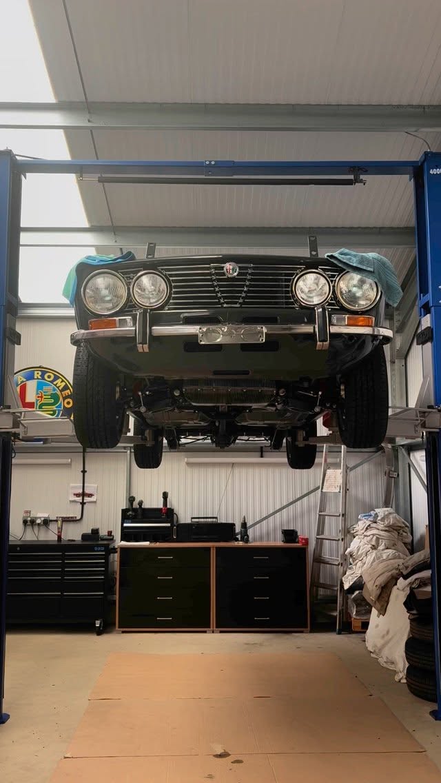 Nearing completion on this 2000 GTV ๐๐ฎ๐น what a beautiful spec and a pleasure to build ๐
#velocesport #restoration #classiccars #classiccarrestoration #beautiful #instacar #classiccar #cars #unique #chrome #alfa #supercars #italiancars #heritage #classicalfaromeo #alfisti #beforeandafter #barnfind #bellisimo #instagood #photooftheday #petrolheads #classiccarsofinstagram #bertone #alfaromeo #garage