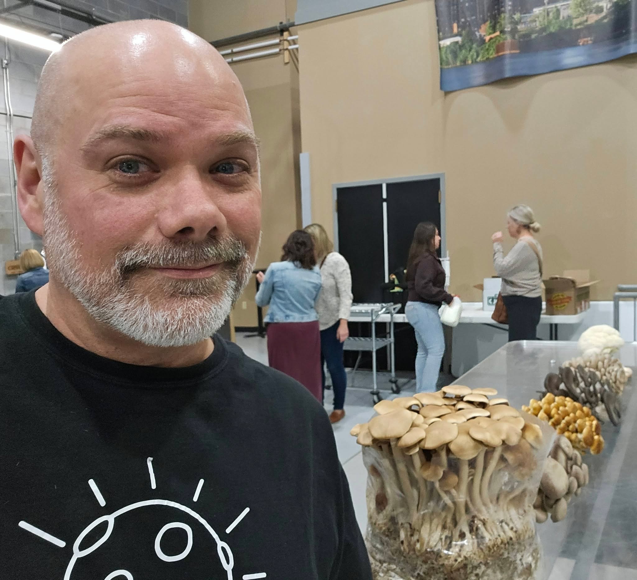 Meet Our Board Members: Don King @donthemushroomhunter
Don King, known as The Mushroom Hunter, has spent over 20 years foraging wild mushrooms across North America and teaching communities how to find and identify them. His passion for sustainable, local foods and community education aligns perfectly with African Rising Initiative’s mission.
As a board member of African Rising Initiative, Don uses his expertise in applied mycology to support our partner NGOs in Uganda—helping them turn agricultural byproducts into valuable food sources like oyster mushrooms. His dedication to teaching and empowering others is at the heart of everything we do.
Join us in creating a ripple effect of generosity and sustainability. 🍄🌍