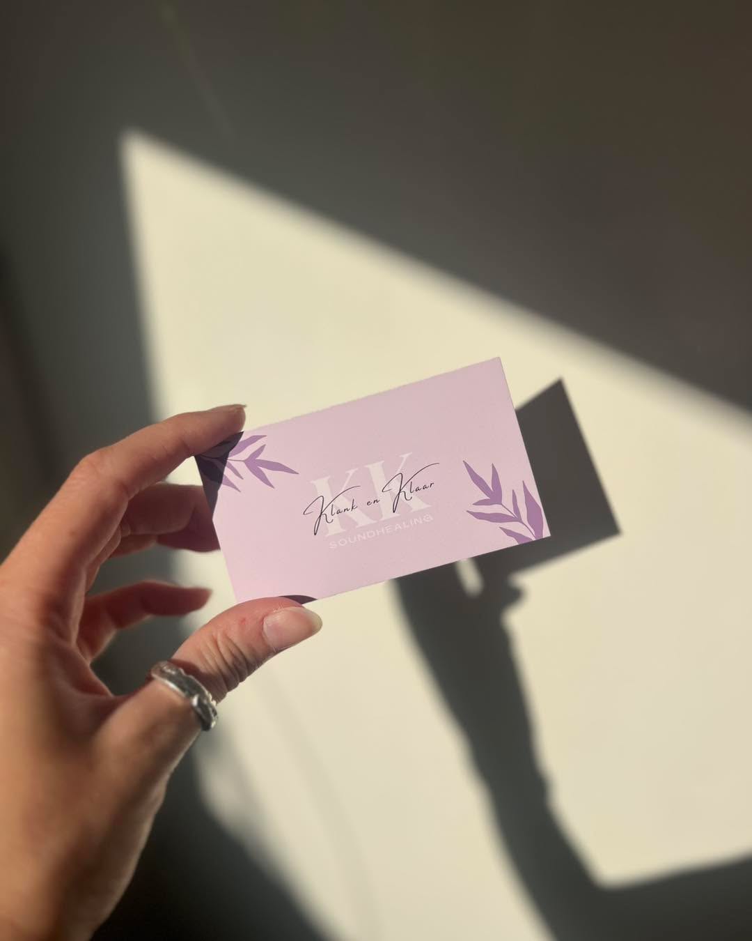 Je vindt me vanaf nu ook in je handtas 😉
Niet zomaar een kaartje maar de start van een grote droom 💜
#soundhealing #klanbad #thepowerofsound #healingjourney