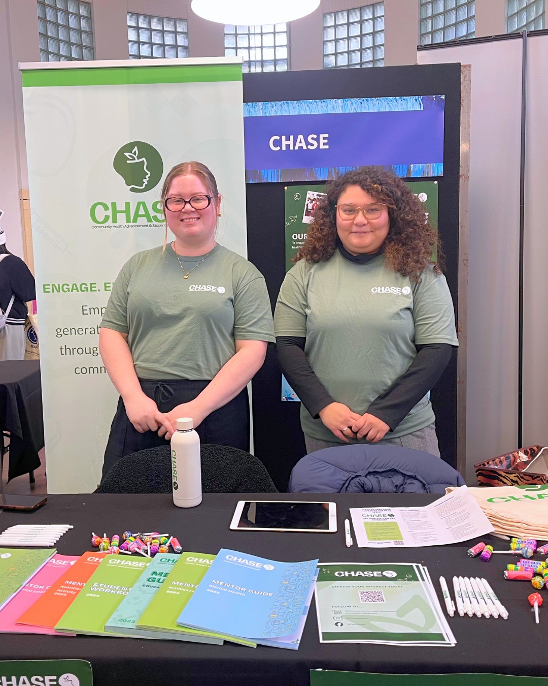 Thank you to everyone who stopped by our stall at the Semester 2 Volunteer & Experience Fair last week ๐ฑ
It was a pleasure meeting so many passionate and driven young people eager to make a difference. We had some wonderful conversations with students looking to deepen their impact through volunteering โ and we canโt wait to see what you all go on to achieve! ๐ชโจ
Thinking of joining CHASE? Submit your expression of interest via the ๐ LINK in our bio!
Keen to learn more? ๐ DM us!
#volunteering #communityimpact #healthpromotion #studentengagement