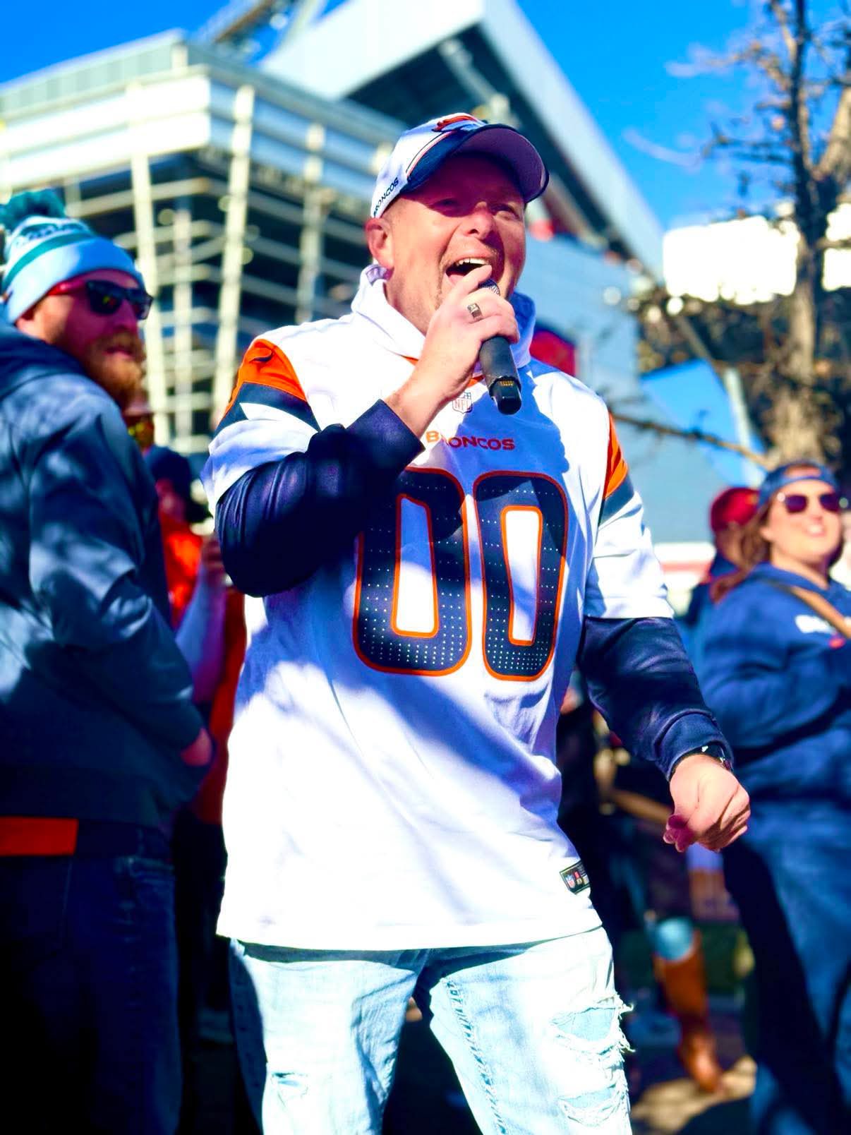11 seasons…that’s crazy, but boy do I feel blessed! Kicking off my 11th season as the DJ for the @broncos & @budlight at the Broncos and Bud Light VIP Tailgate Party at @empowerfieldatmilehigh with @thepineappleagency Go Broncos!!
