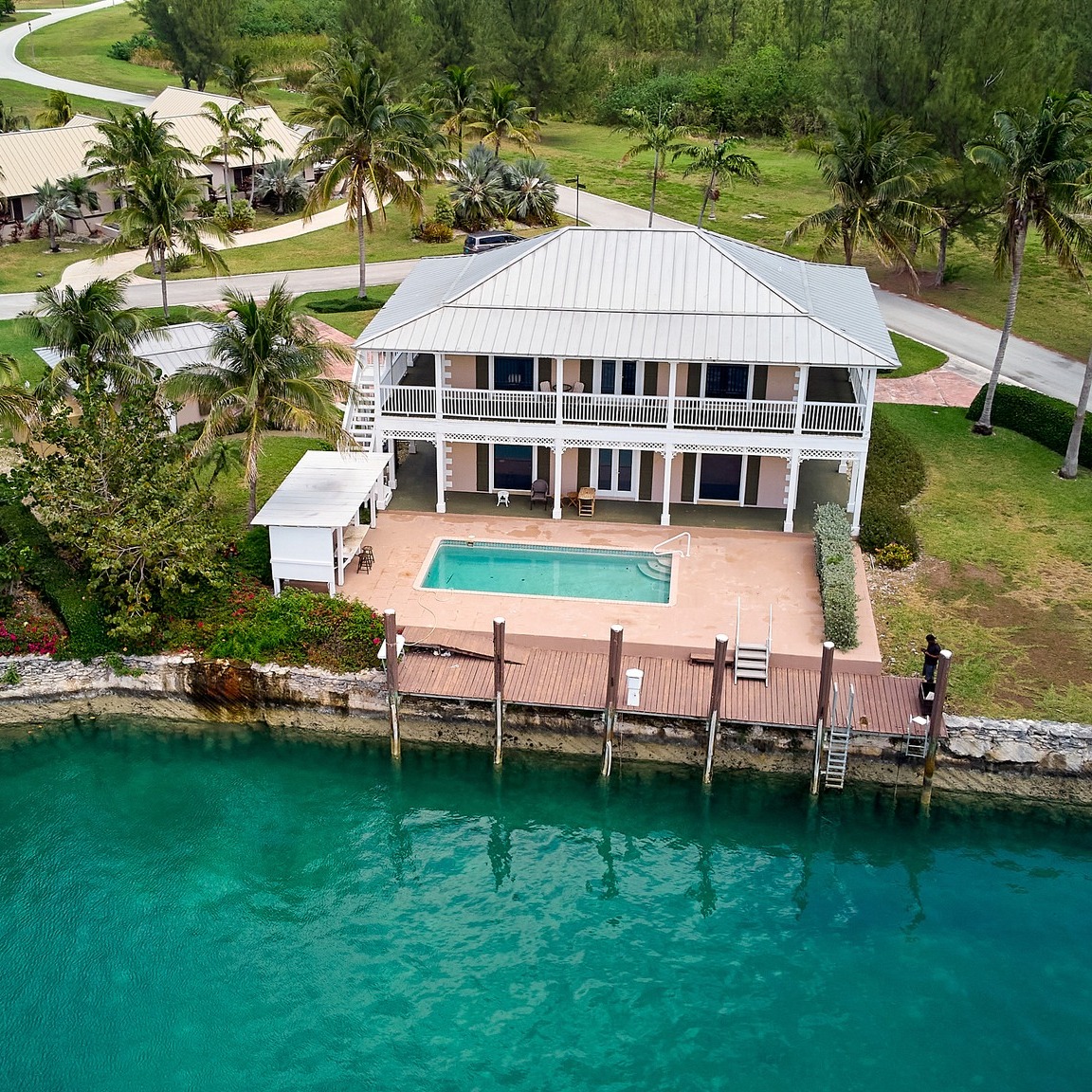 NOW BOOKED - but lots of other great dates are open!
Labor Day Weekend Last Minute Cancellation at Ironwood Villa at Old Bahama Bay!
Don't miss out on your last summer hurrah to West End! Ironwood is a 3 bedroom villa with private boat dock and pool located in the Isles of OBB. Rate $1,220 per night.
See villa: https://www.grandbahamavillarentals.com/ironwood-villa
First to call Jennifer gets it 954-336-2901!
#grandbahama #oldbahamabay #bahamavillarentals