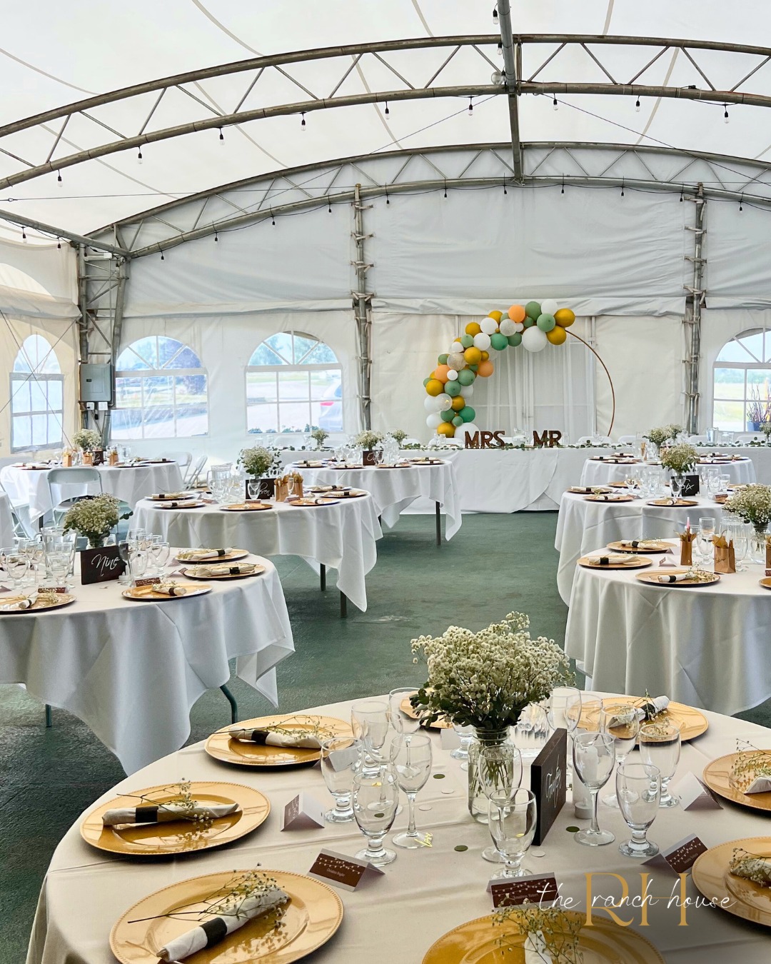 Your event, your style 🌿🥂
Our venue is meant to be customizable. We love seeing decor that reflects each couple's personality and brings their vision to life.
#customvenue #eventdecor #personalizeddetails #weddingplanning #weddingdecor #weddinginspo #theranchhouseyyc #highwoodcatering #yyc