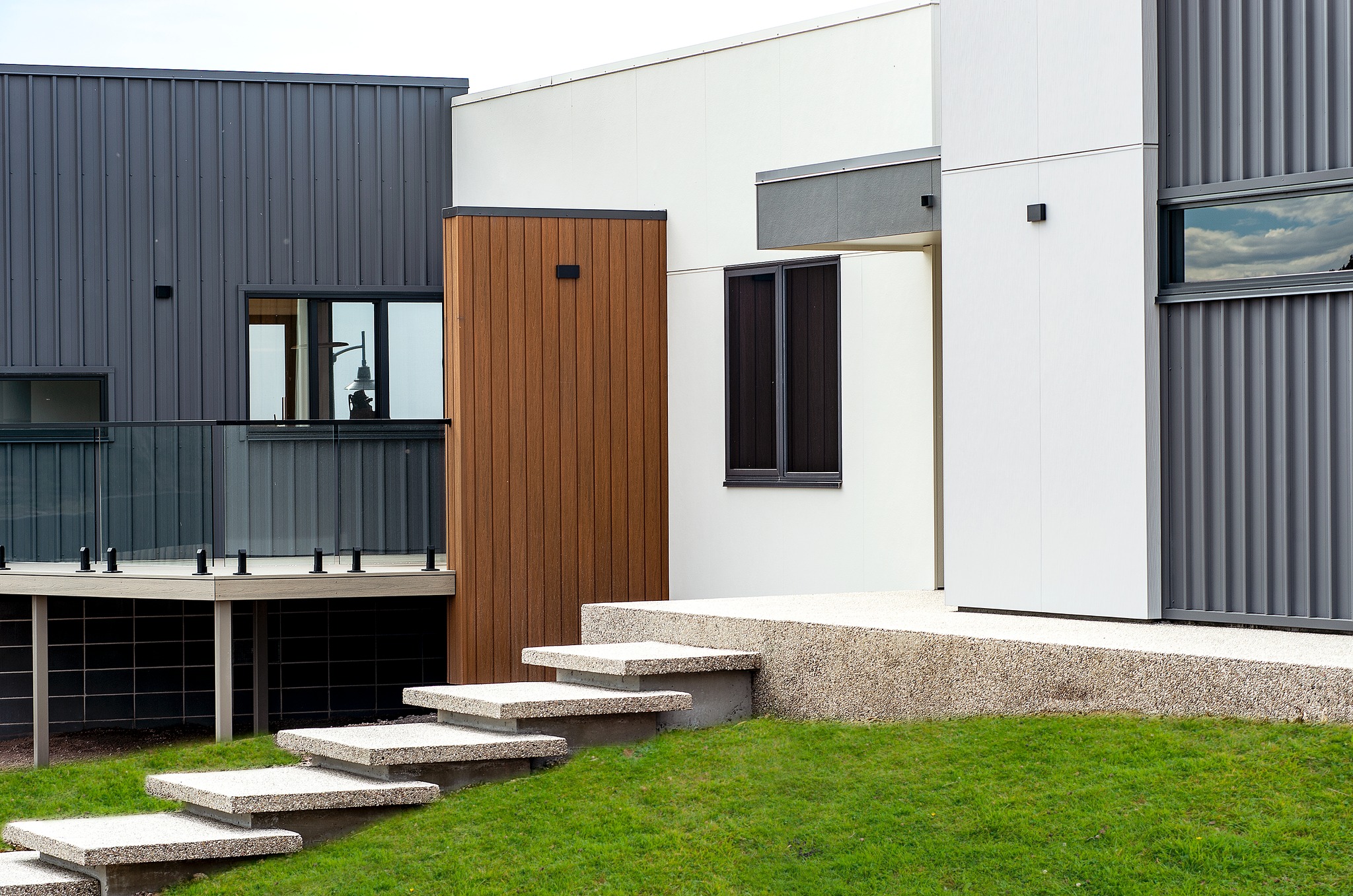 This home balances modern sophistication with timeless appeal ๐ก
From the mix of cladding and warm timber tones, to the seamless flow of floating concrete steps.
Thatโs the Island Building Solutions difference: thoughtful design, quality craftsmanship, and a finish that stands out.
#islandbuildingsolutions #tasmanianbuilders #tassiebuilder #customhomes #newbuild #qualitybuilder #newhomebuild