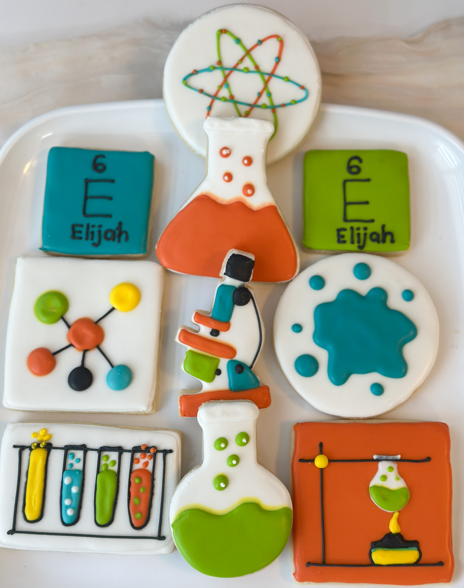 Elijah is experimenting on his 6 birthday! Science was always one of my favorite things!
#phoenixbakery #customdesserts #phoenixhomebakery #phoenix #bakery #decoratedcookies #customcookies #science #periodictable #birthdaycookies