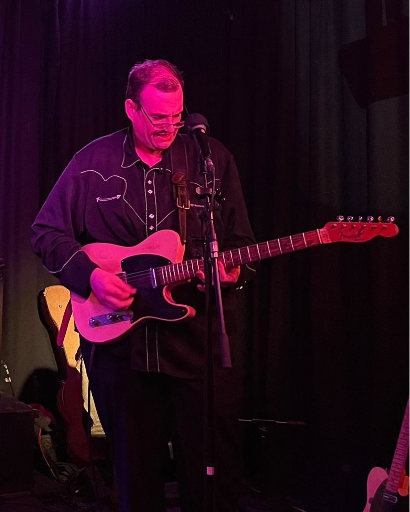 Went to see the @jamesoliver1992 band at the Prince Albert in Brighton last night. A thoroughly entertaining evening! I had to leave before the end which I was gutted about.....I wanted to buy a t-shirt but I had to go and collect my daughter!!
James has a great band too with Norman Watt Roy on bass and Mark Kemlo on drums! Enjoyed the support from Basso too!!
Thoroughly recommended and I hope they come back to Brighton soon so I can get a t-shirt!