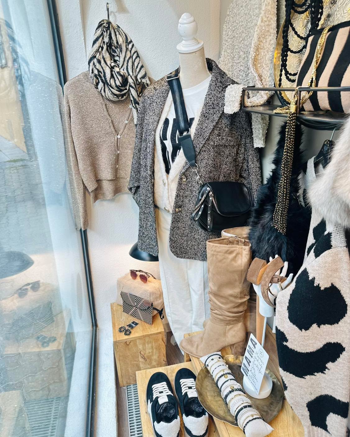 New season, new style. 🍂
Unsere Öffnungszeiten:
Montag-Freitag 9 - 18 Uhr
Samstag 9 - 17 Uhr
@cubes_baden
—
Hier findet ihr uns:
CUBE‘S M2 Rathausgasse 8, 2500 Baden
CUBE‘S M³ Rathausgasse 12, 2500 Baden