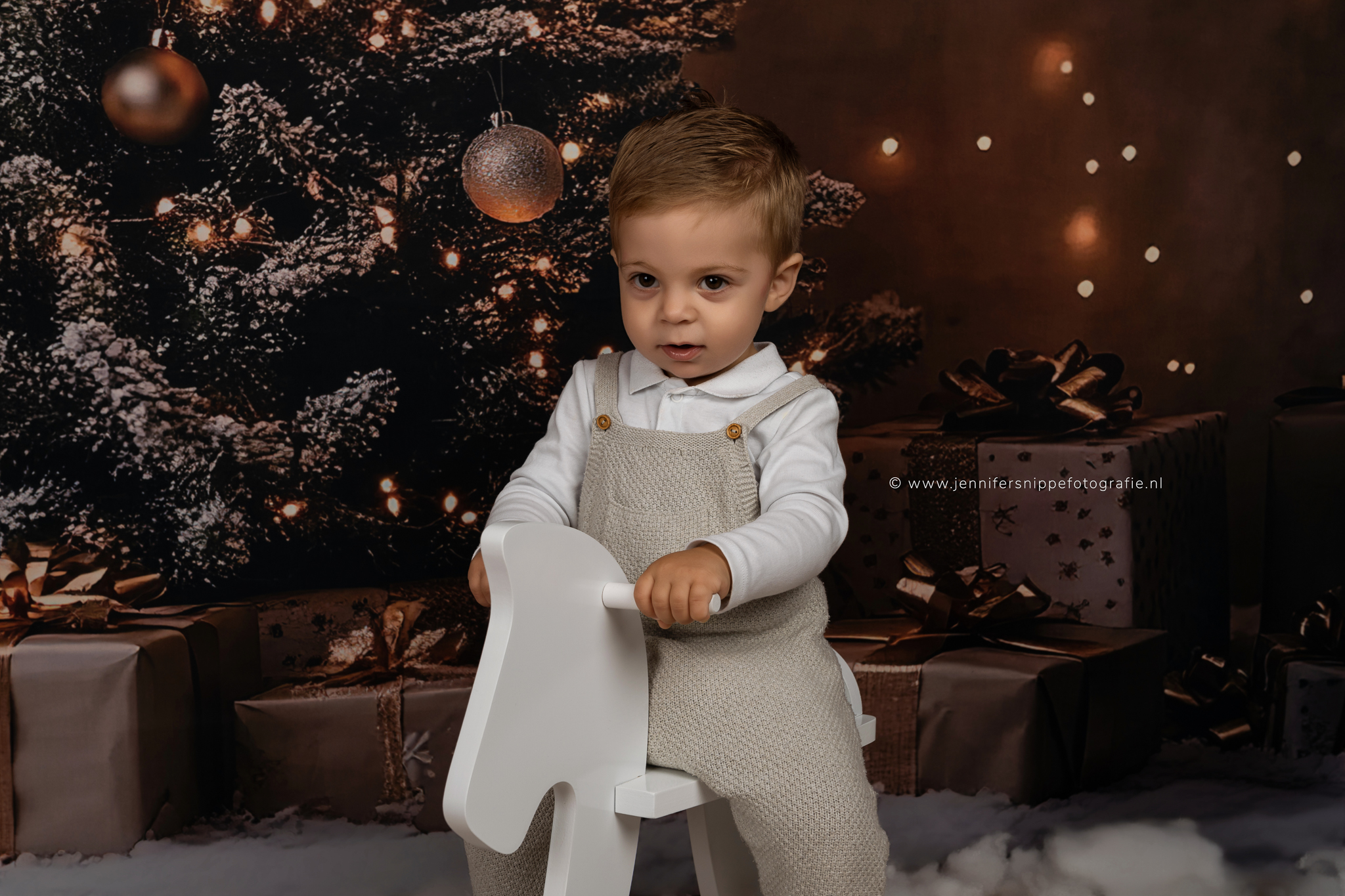 De promo voor mijn kerstshoots is afgerond ✨
De warme gouden gloed en de serene witte wereld straalden zó mooi op beeld.
Ik kan niet wachten om jullie straks in deze exclusieve settings te fotograferen.
📸 Golden Christmas & White Elegance
🎄 Limited Edition
Reserveer nu jouw plek
https://www.jennifersnippefotografie.nl/minishoot