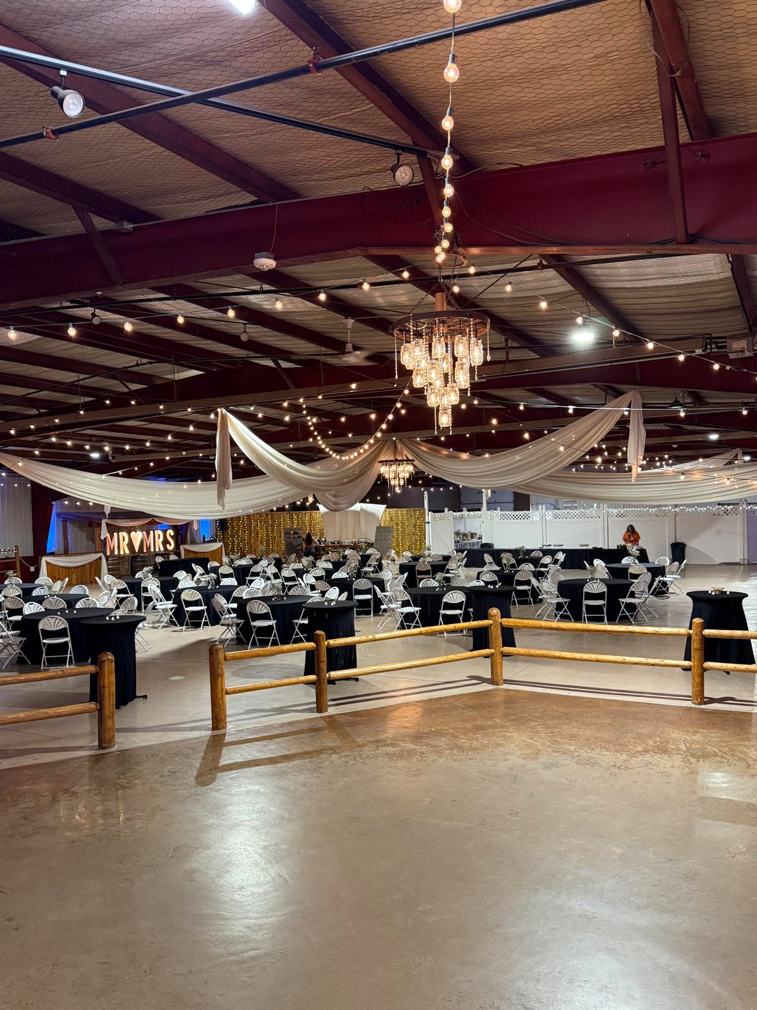 Cheers 🥂 to the weekend!
Friday: Wedding at Ellis Ranch Event Center Wedding Parks
Saturday: Officiate a Wedding with Elevate Wedding Officiant