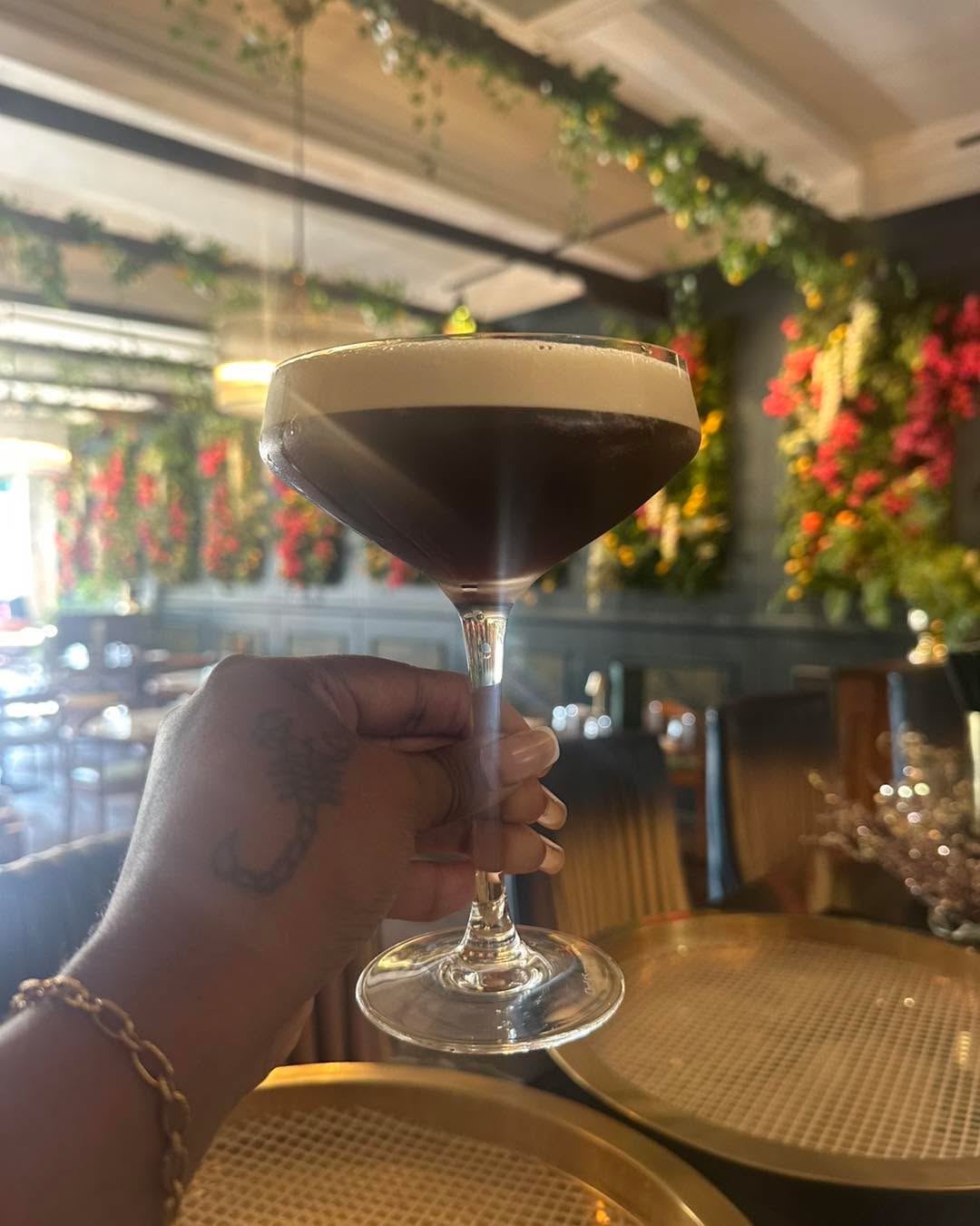 Book your table at MAK now! 🍹 2 for £12 drinks every Thursday to Sunday, 4–7pm. Don’t miss out!