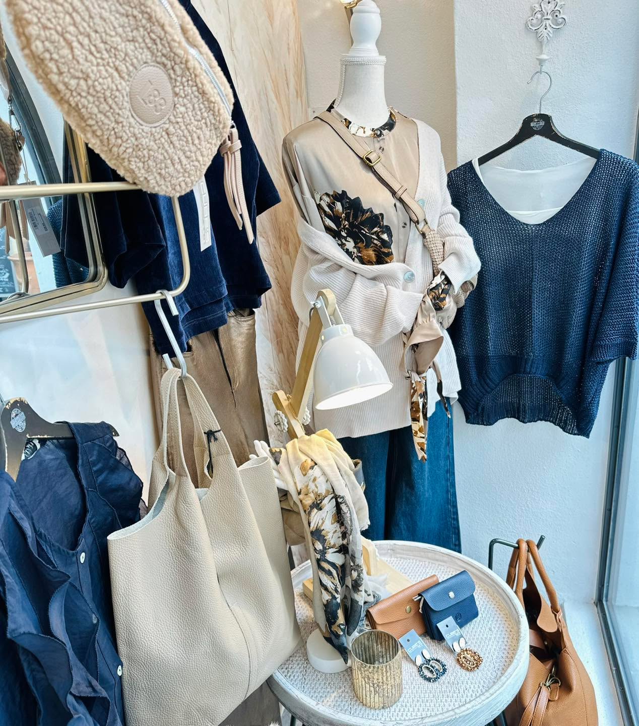 Dein neuer Lieblingslook wartet schon !🍁
Unsere Öffnungszeiten:
Montag-Freitag 9 - 18 Uhr
Samstag 9 - 17 Uhr
@cubes_baden
—
Hier findet ihr uns:
CUBE‘S M2 Rathausgasse 8, 2500 Baden
CUBE‘S M³ Rathausgasse 12, 2500 Baden