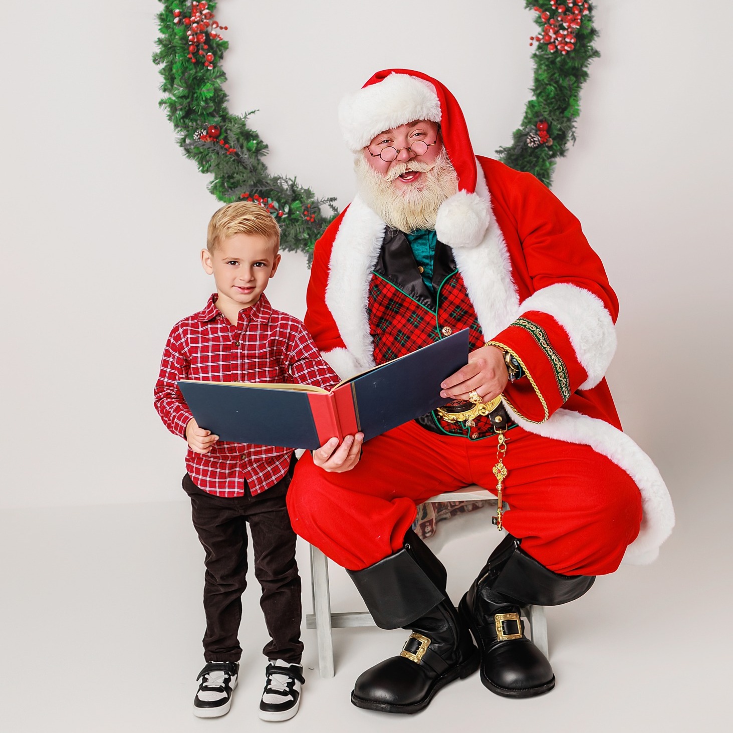 Twas the night before Christmas, one of my favorite books!
photo by @bellabloomphotography_
#njchristmasminisessions #NJHolidayEvents #SantaNJ #ChristmasSantaNJ #HolidaySeasonNJ #njchristmasminis #HolidayMagicNJ #SantaInNJ #njchristmas #SantaVisitNJ #SantaForHire #NJChristmas #njchristmasphotographer #SantaJoeyNJ #santajoeynj