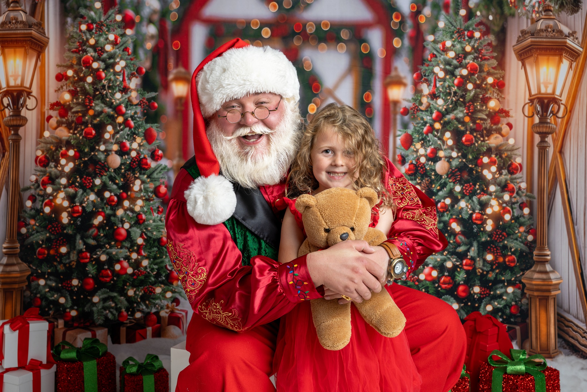 "Everyone smiles in the same language"
-George Carlin
#njchristmasminisessions #NJHolidayEvents #SantaNJ #ChristmasSantaNJ #HolidaySeasonNJ #njchristmasminis #HolidayMagicNJ #SantaInNJ #njchristmas #SantaVisitNJ #SantaForHire #NJChristmas #njchristmasphotographer #SantaJoeyNJ #newyorkcitysantaclaus